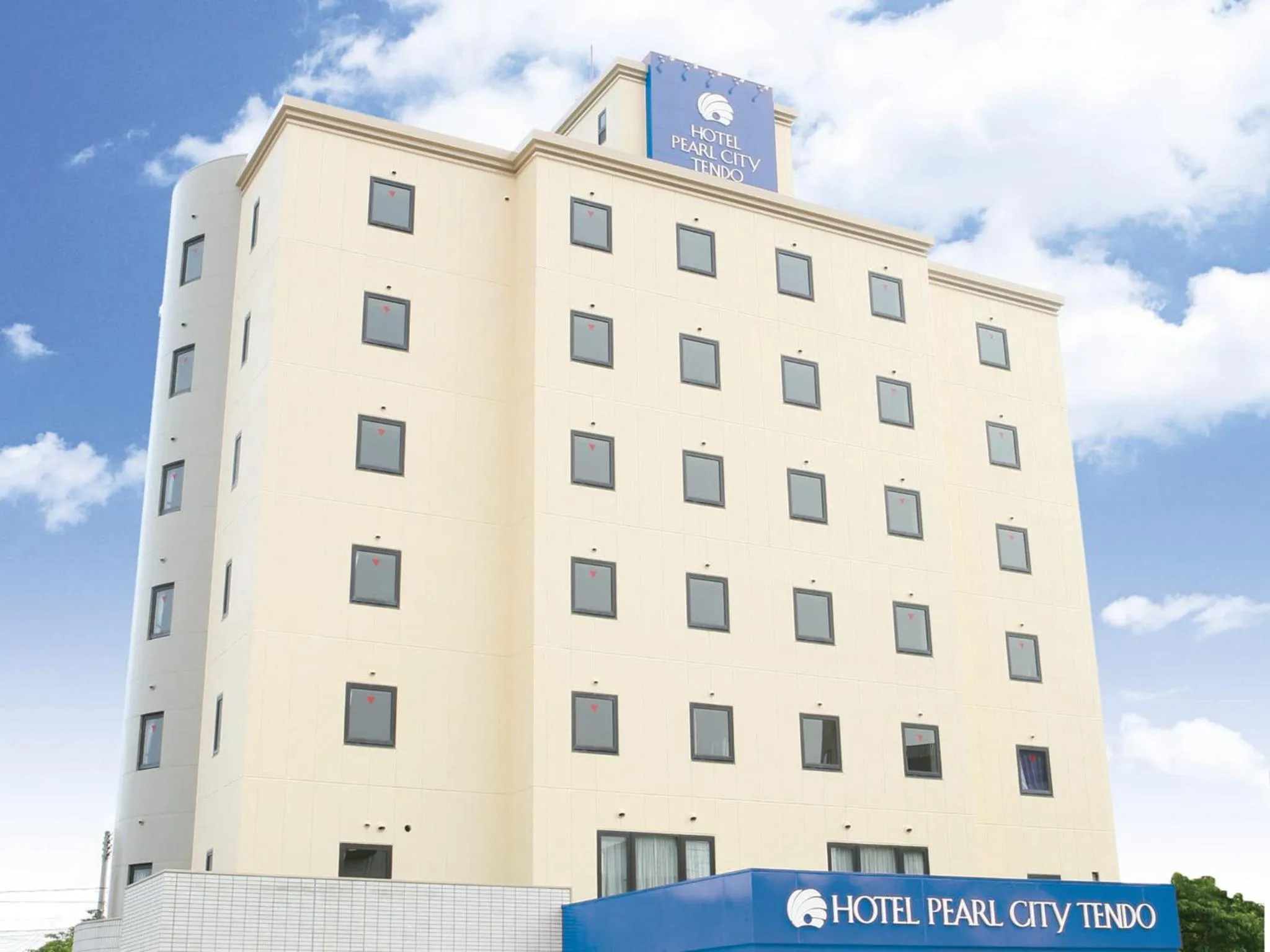 Facade/entrance in Hotel Pearl City Tendo