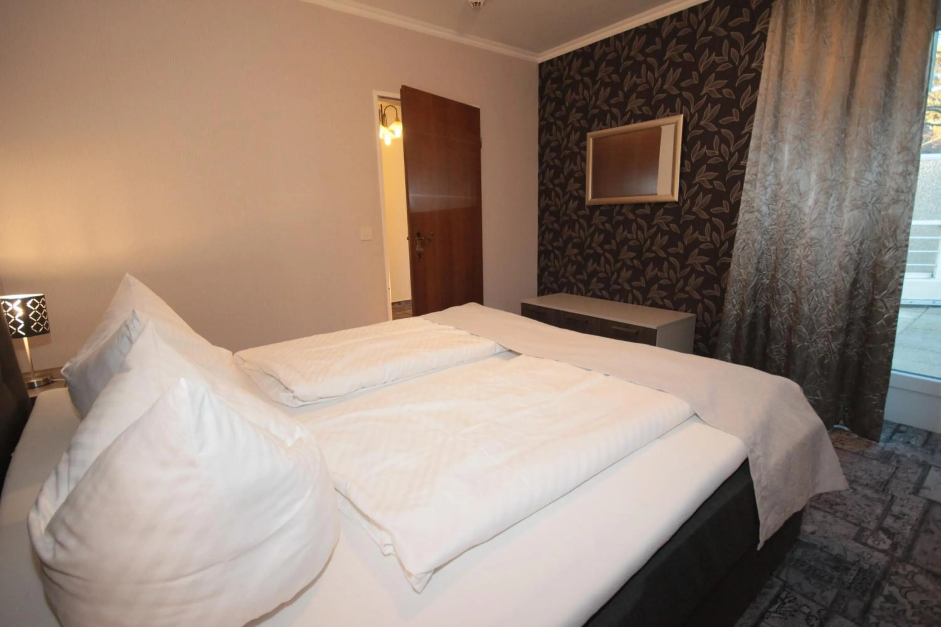 Bedroom, Bed in Cafe Schneidewind