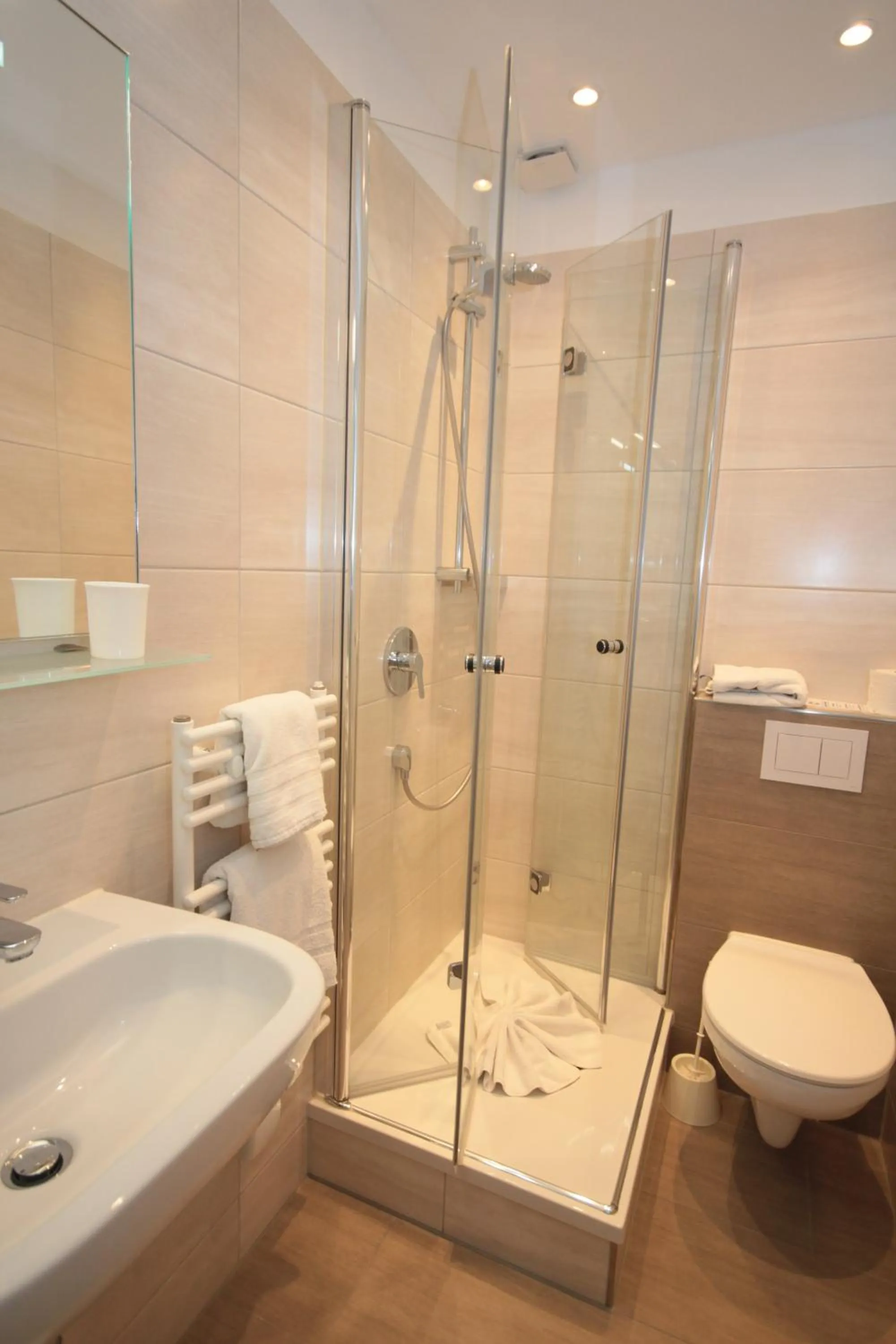 Shower in Cafe Schneidewind