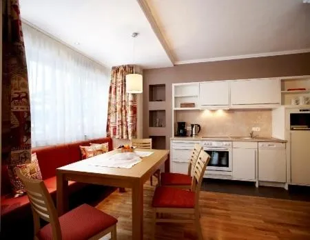 Kitchen or kitchenette in Sonnblick Apartments und Zimmer - Nationalpark Sommercard inklusive