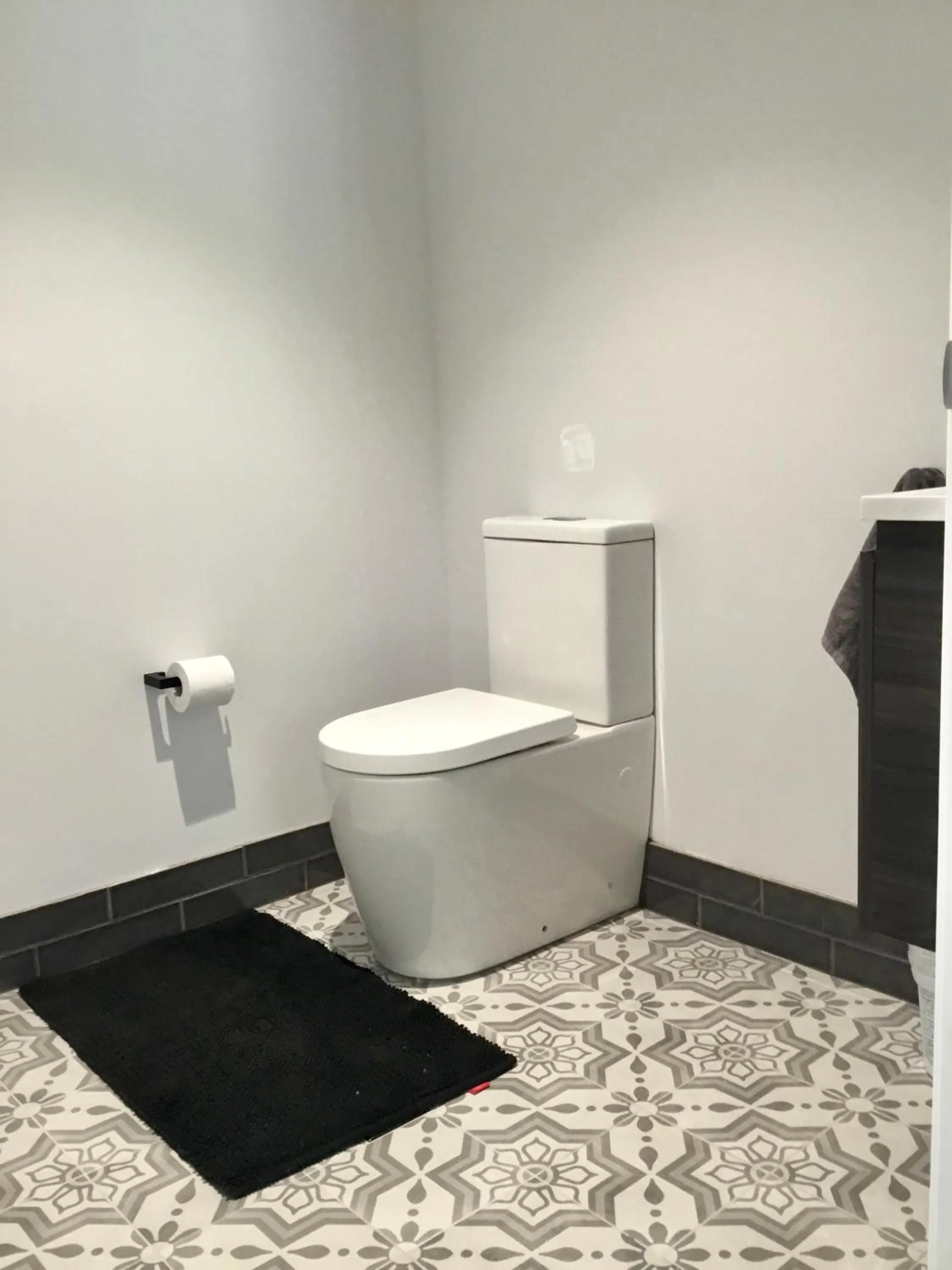 Toilet in Chanticleer Gardens Barn cottage with a Pool