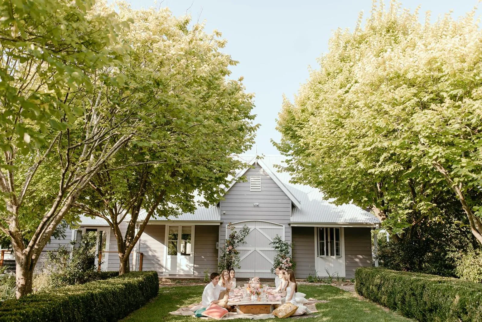 Chanticleer Gardens Barn cottage with a Pool