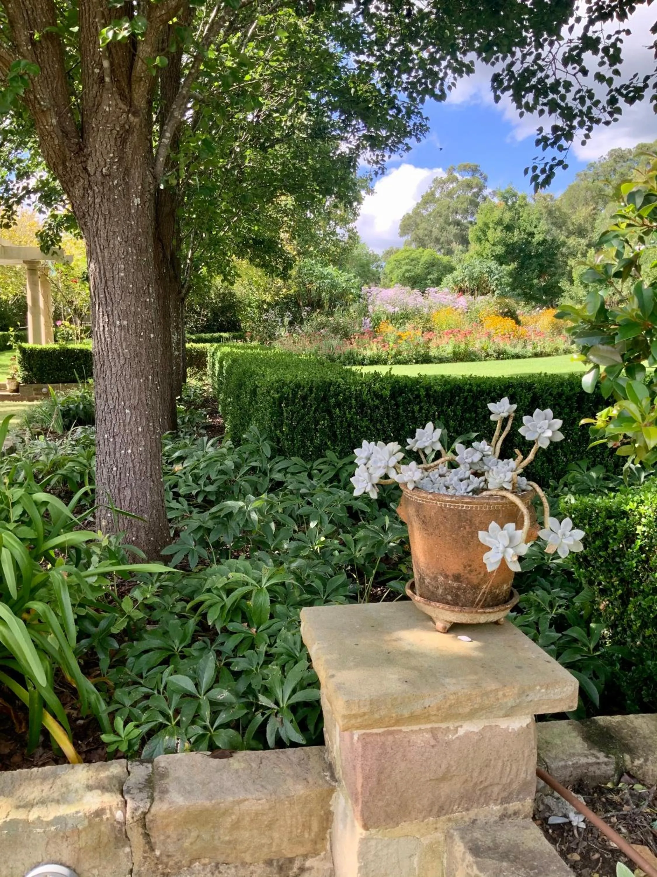 Chanticleer Gardens Barn cottage with a Pool