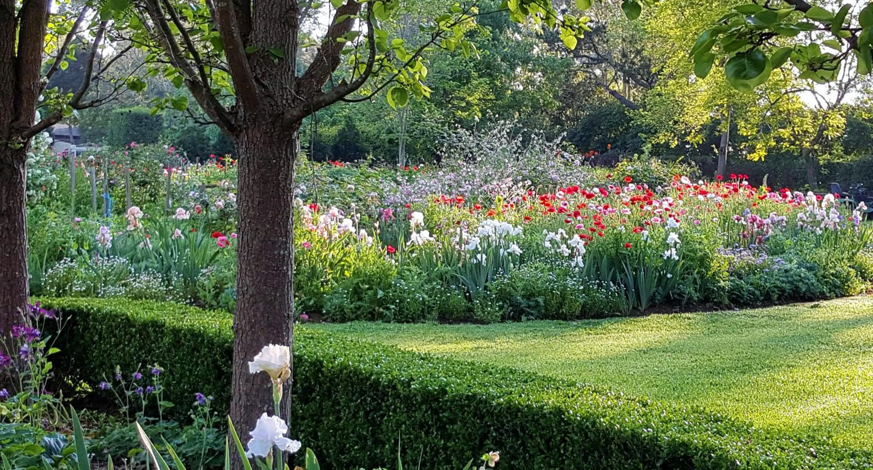 Spring in Chanticleer Gardens Barn cottage with a Pool