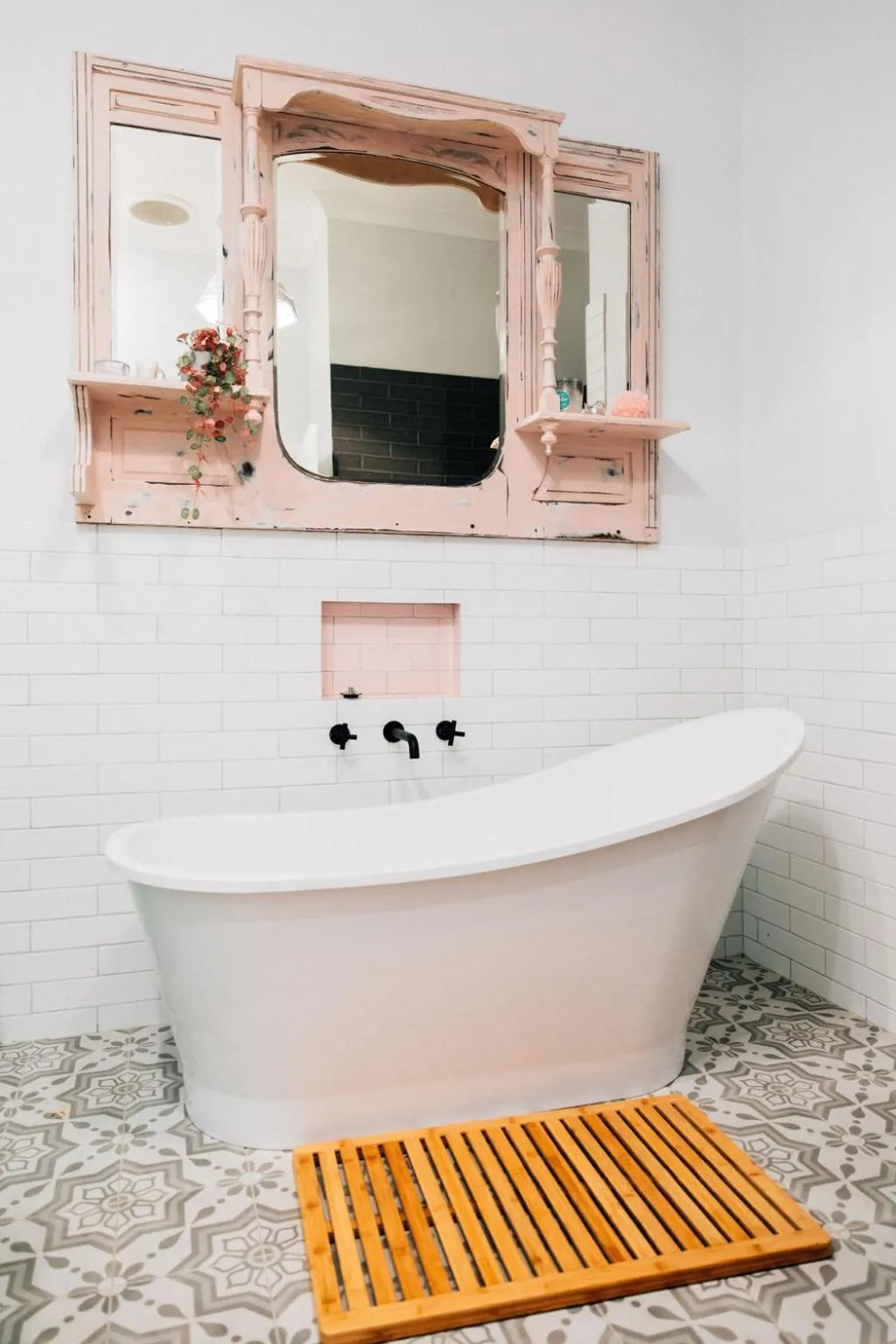 Bath in Chanticleer Gardens Barn cottage with a Pool
