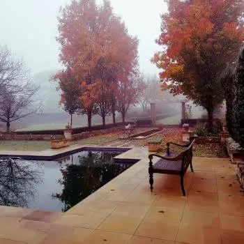 Chanticleer Gardens Barn cottage with a Pool