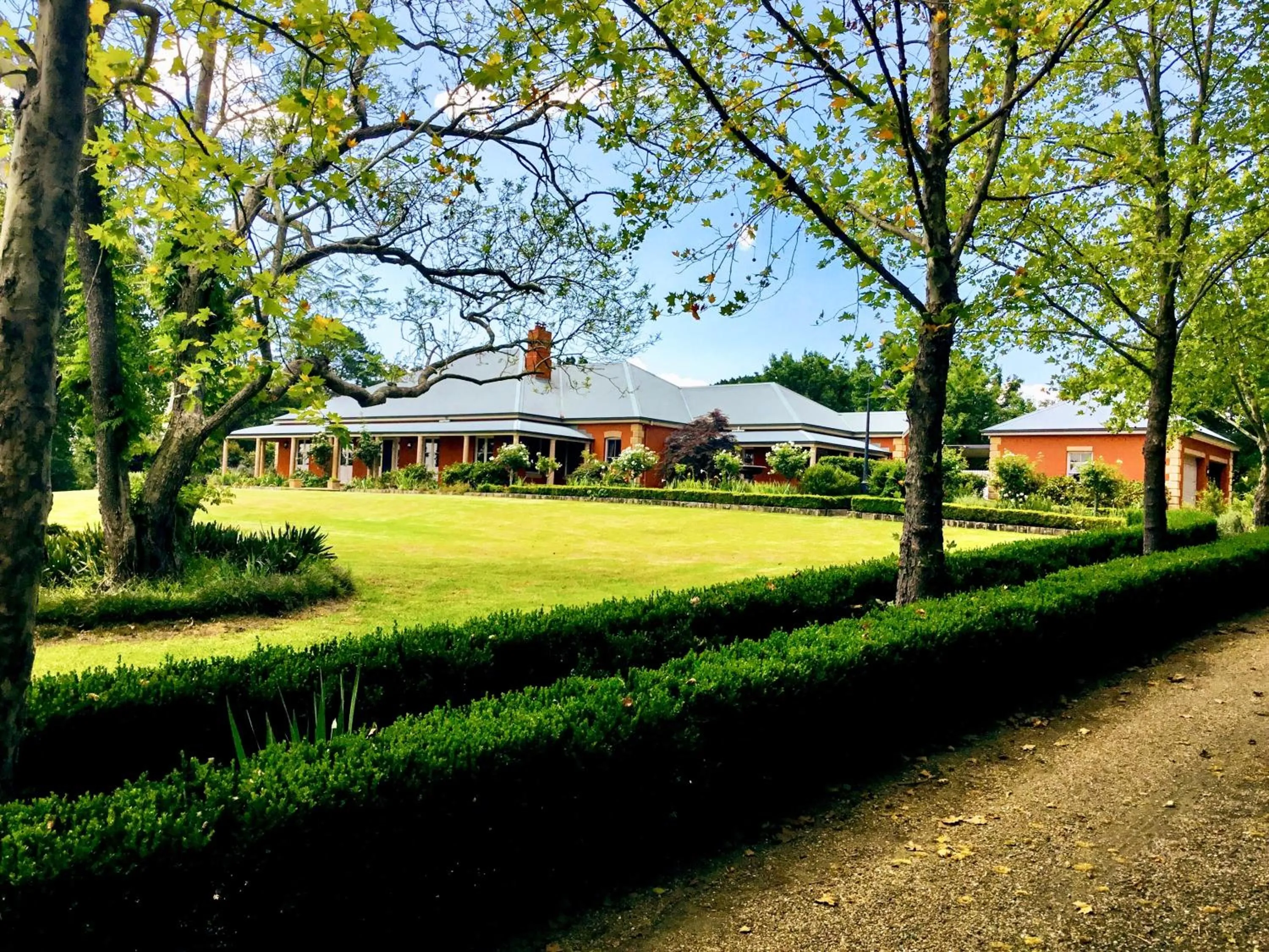 Property building in Chanticleer Gardens Barn cottage with a Pool