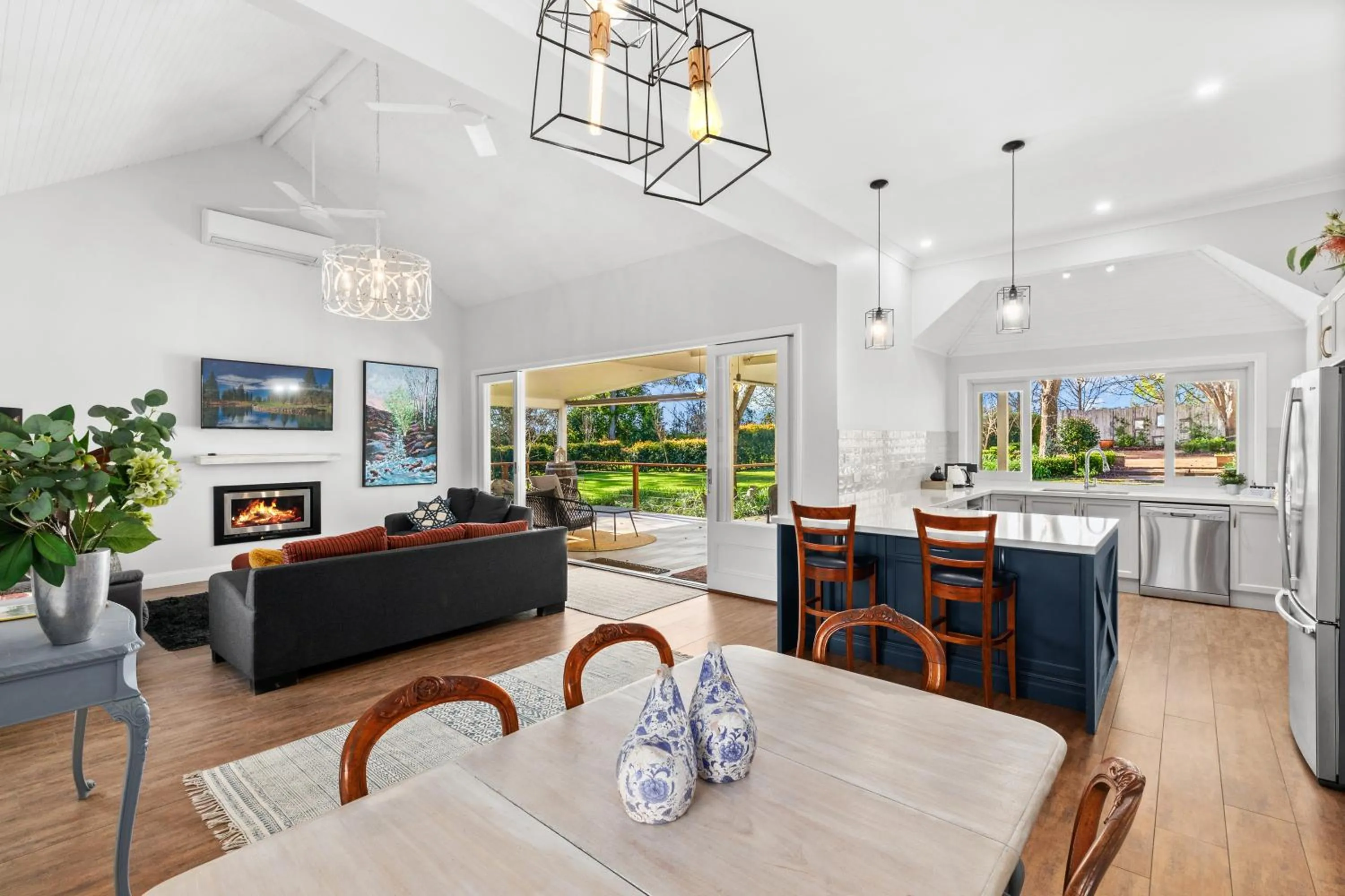 Communal lounge/ TV room in Chanticleer Gardens Barn cottage with a Pool