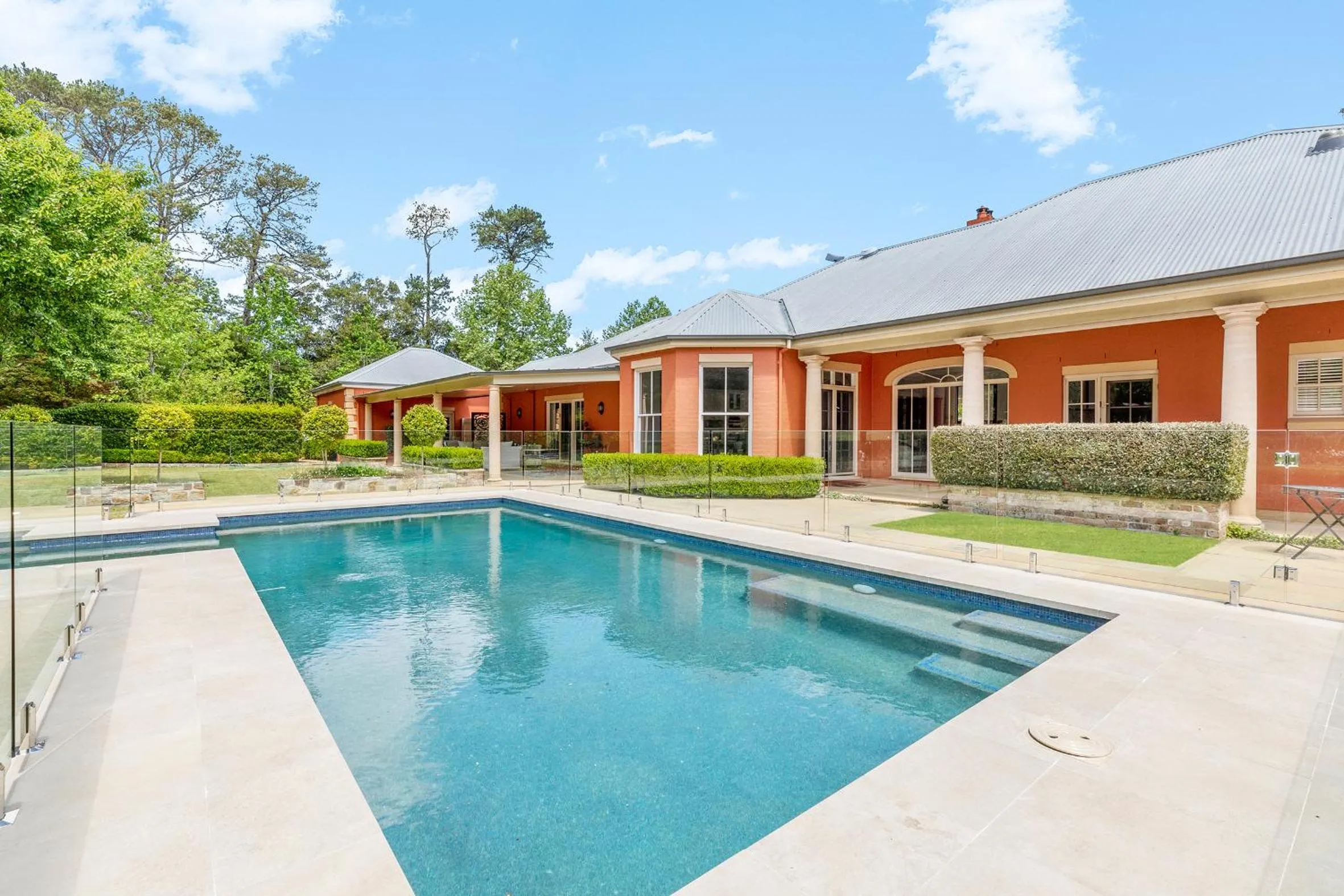 Property building in Chanticleer Gardens Barn cottage with a Pool