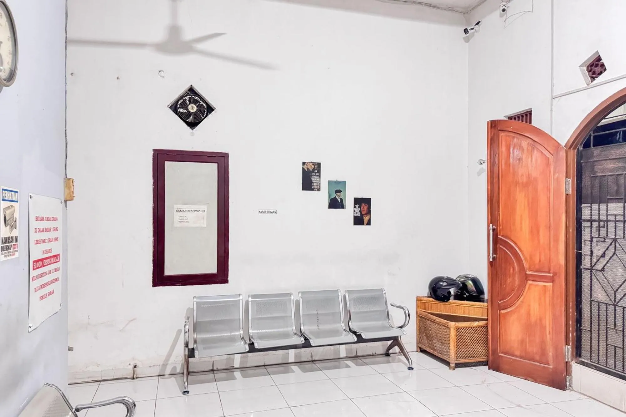 Seating area in Wisma Hiro Pertiwi