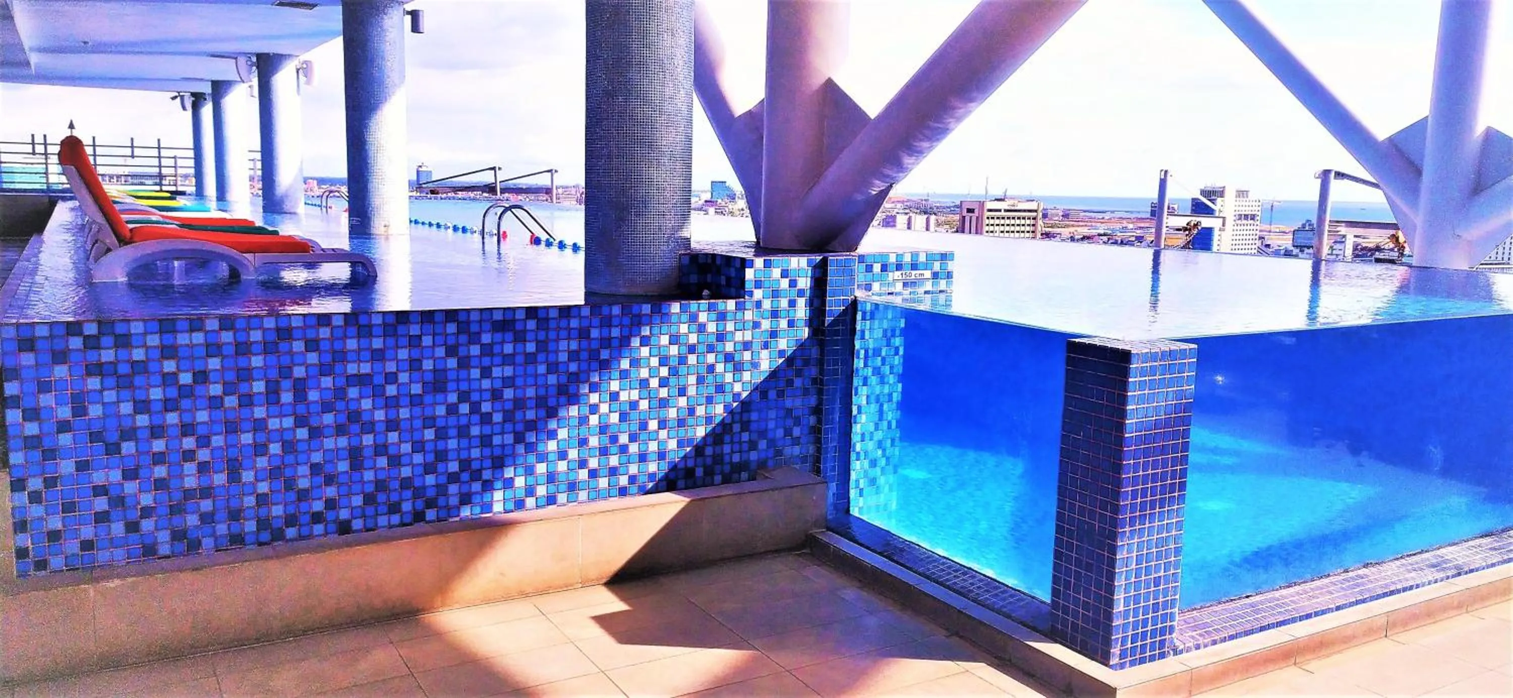 Swimming pool in Karebosi Premier Makassar