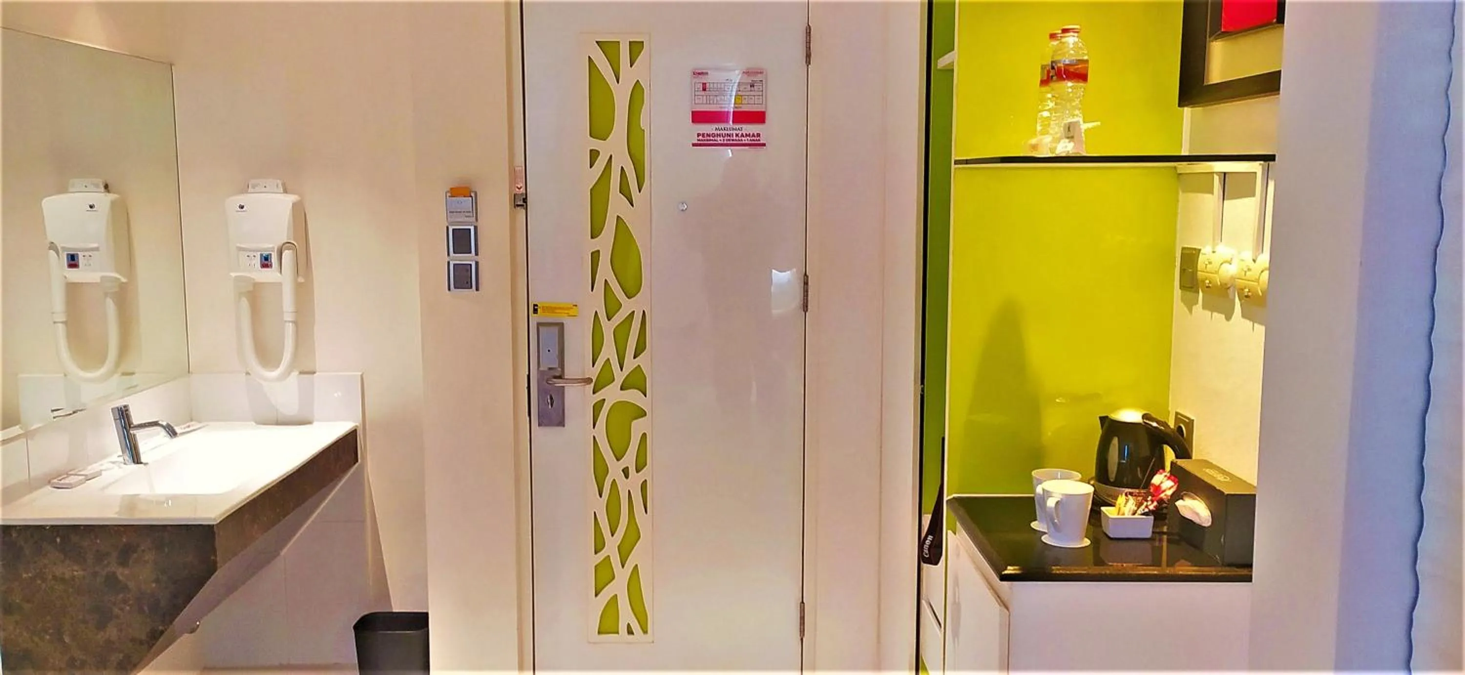 Coffee/tea facilities in Karebosi Premier Makassar