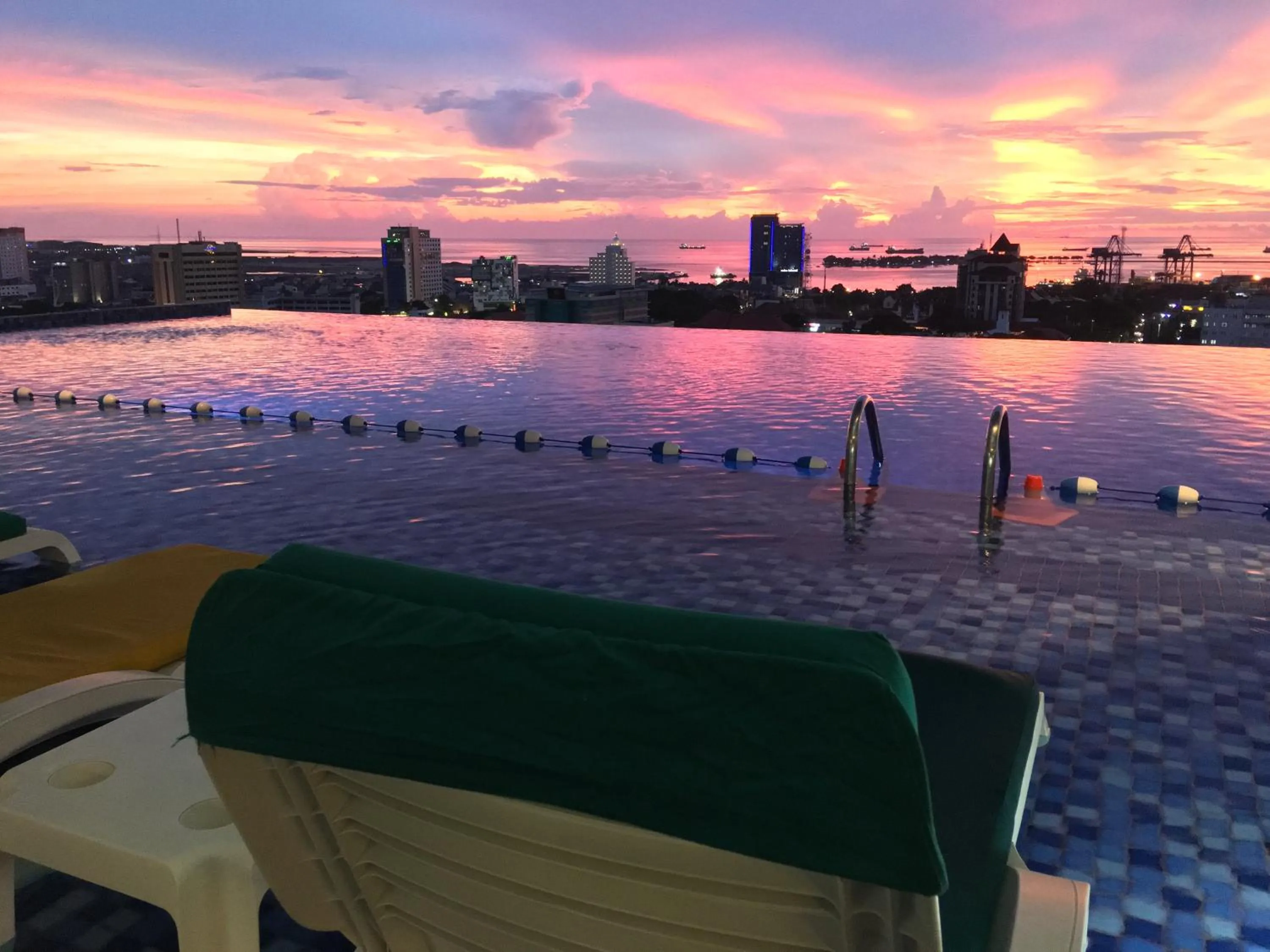 Swimming pool in Karebosi Premier Makassar