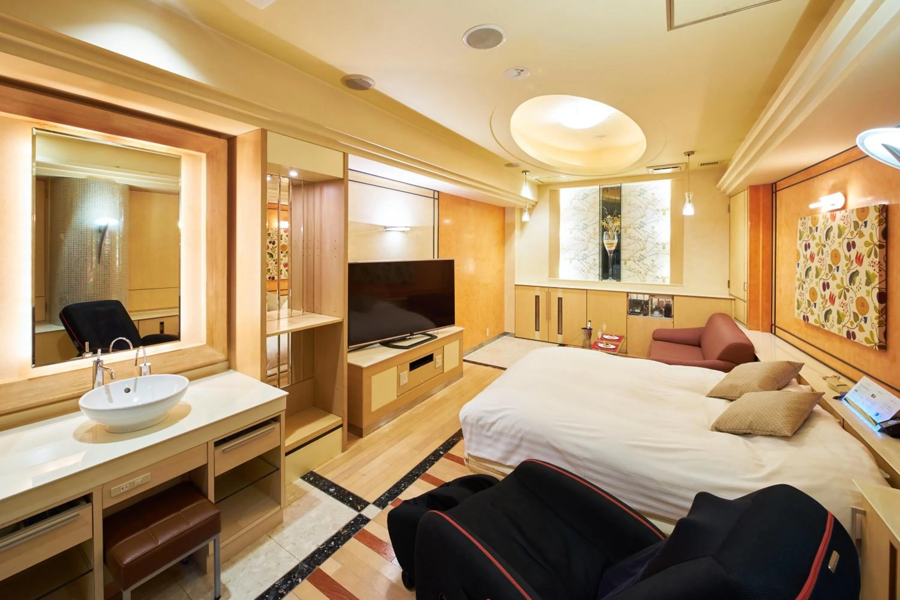 Photo of the whole room, Bed in Hotel AQUA Blue Yokosuka (Adult Only)