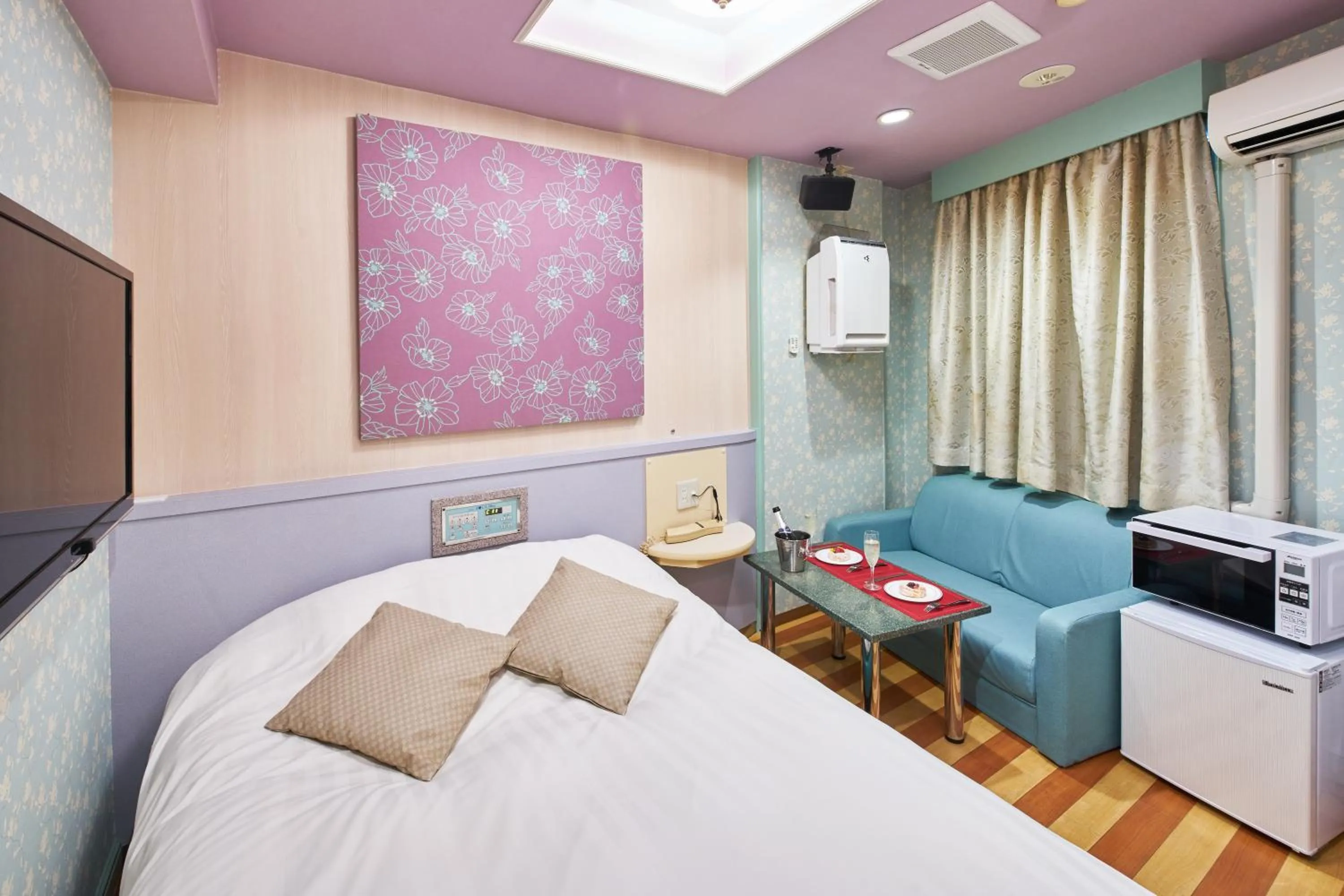 Photo of the whole room, Bed in Hotel AQUA Blue Yokosuka (Adult Only)