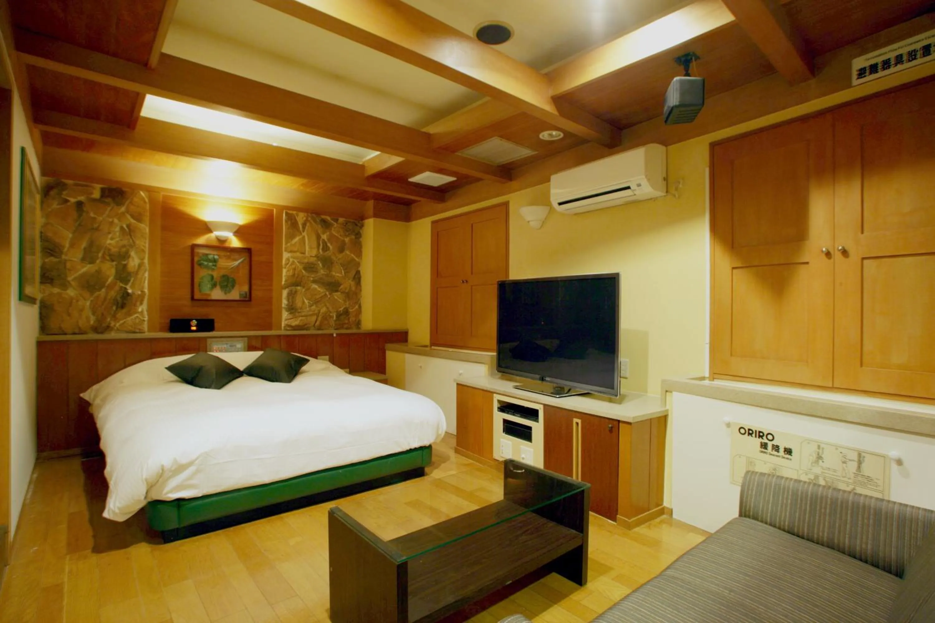 Photo of the whole room, Bed in Hotel AQUA Blue Yokosuka (Adult Only)