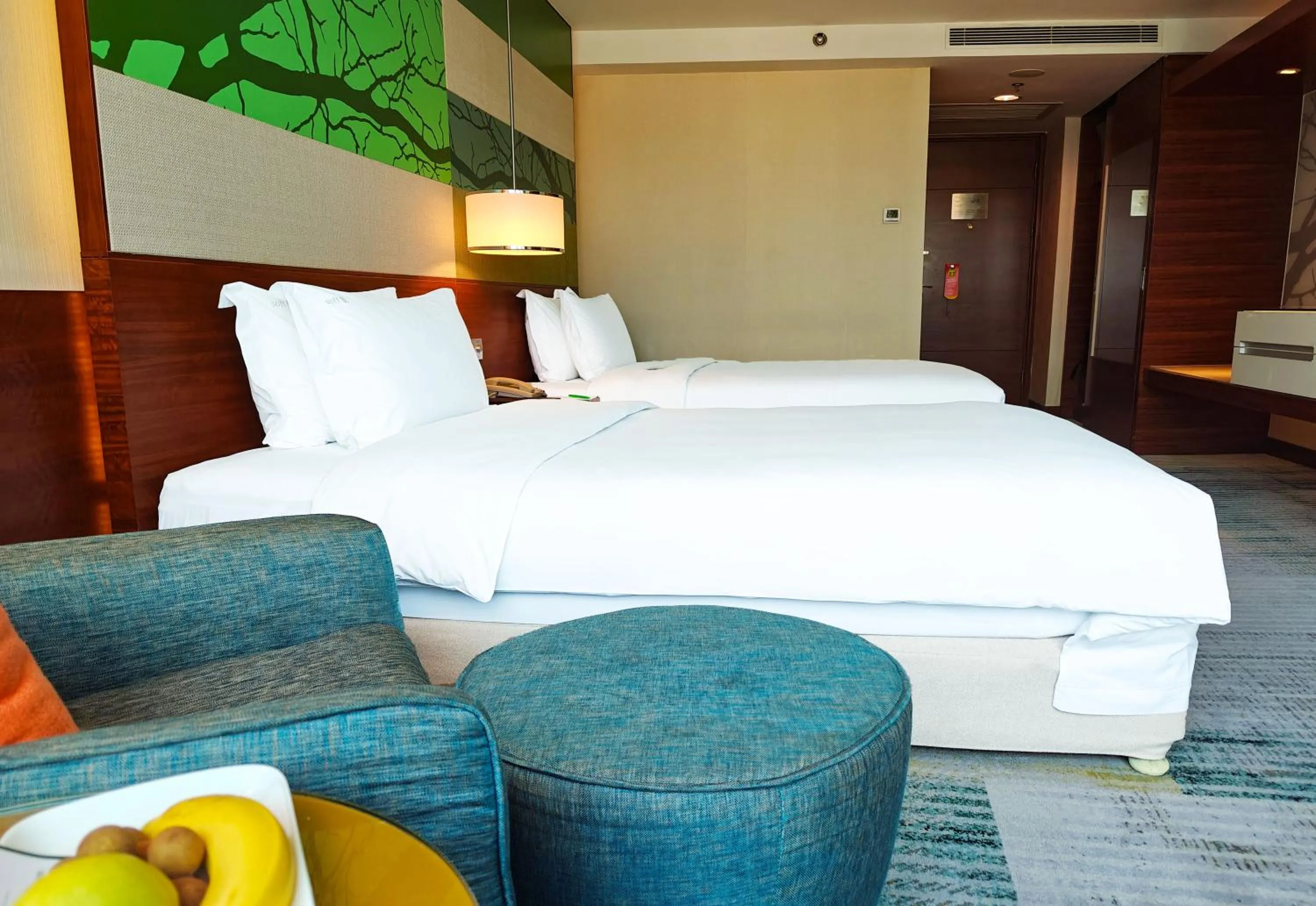Bed in Holiday Inn Shenzhen Donghua by IHG