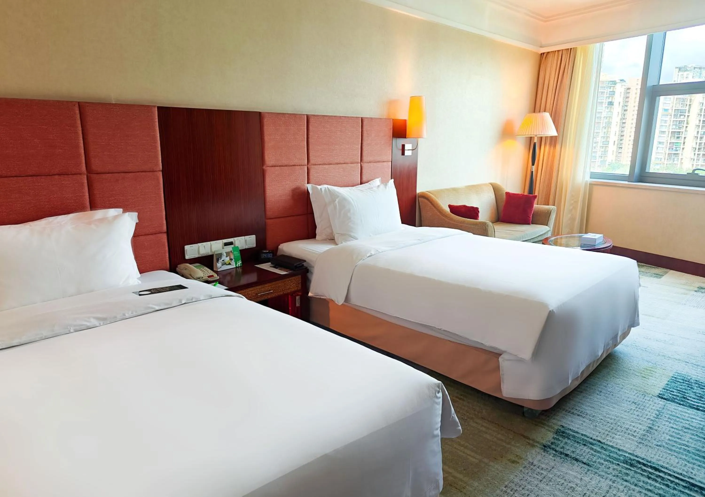 Bed in Holiday Inn Shenzhen Donghua by IHG