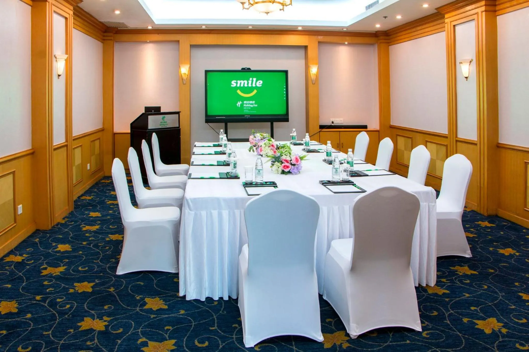 Meeting/conference room in Holiday Inn Shenzhen Donghua by IHG