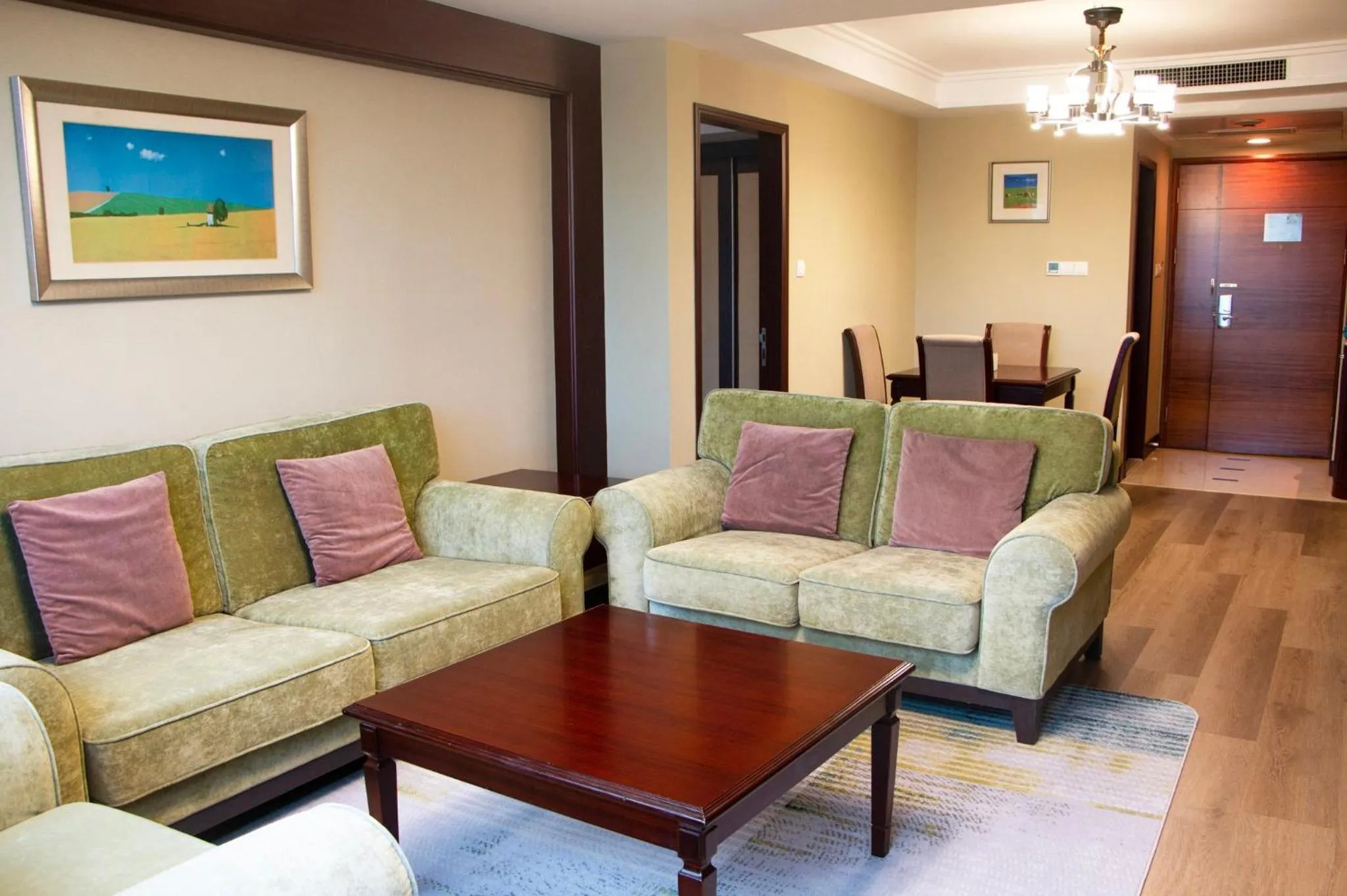 Photo of the whole room in Holiday Inn Shenzhen Donghua by IHG