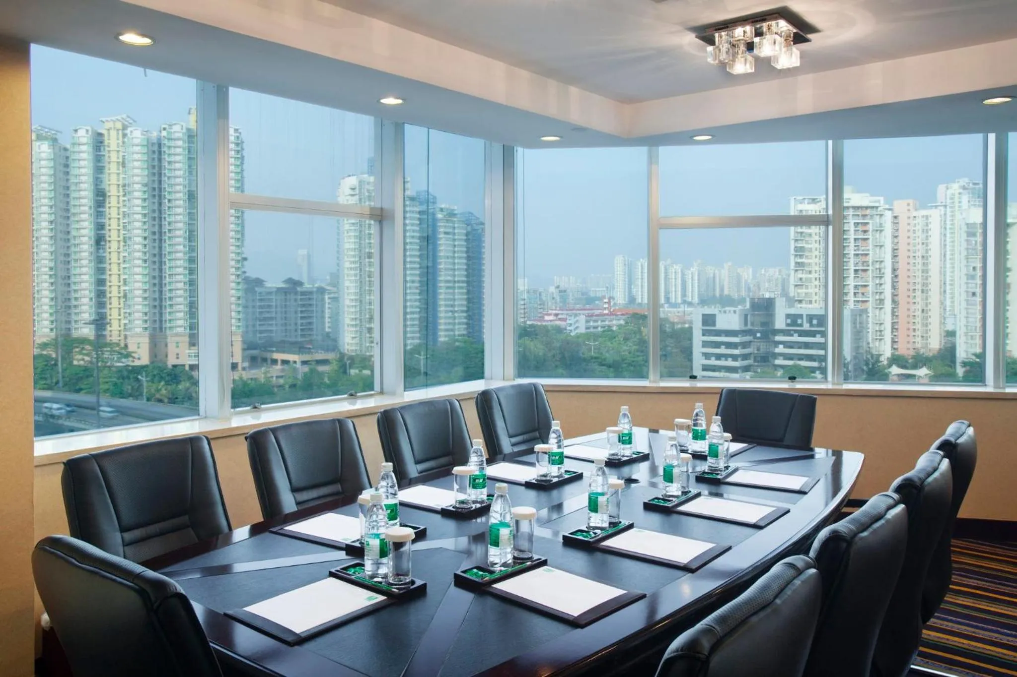 Meeting/conference room in Holiday Inn Shenzhen Donghua by IHG