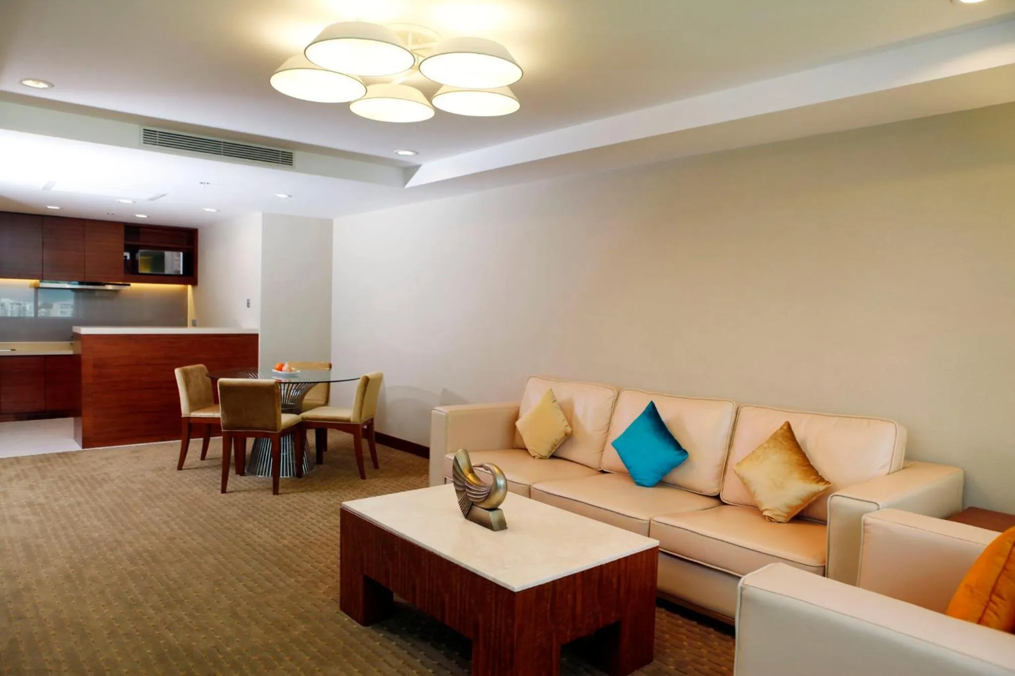 Photo of the whole room in Holiday Inn Shenzhen Donghua by IHG