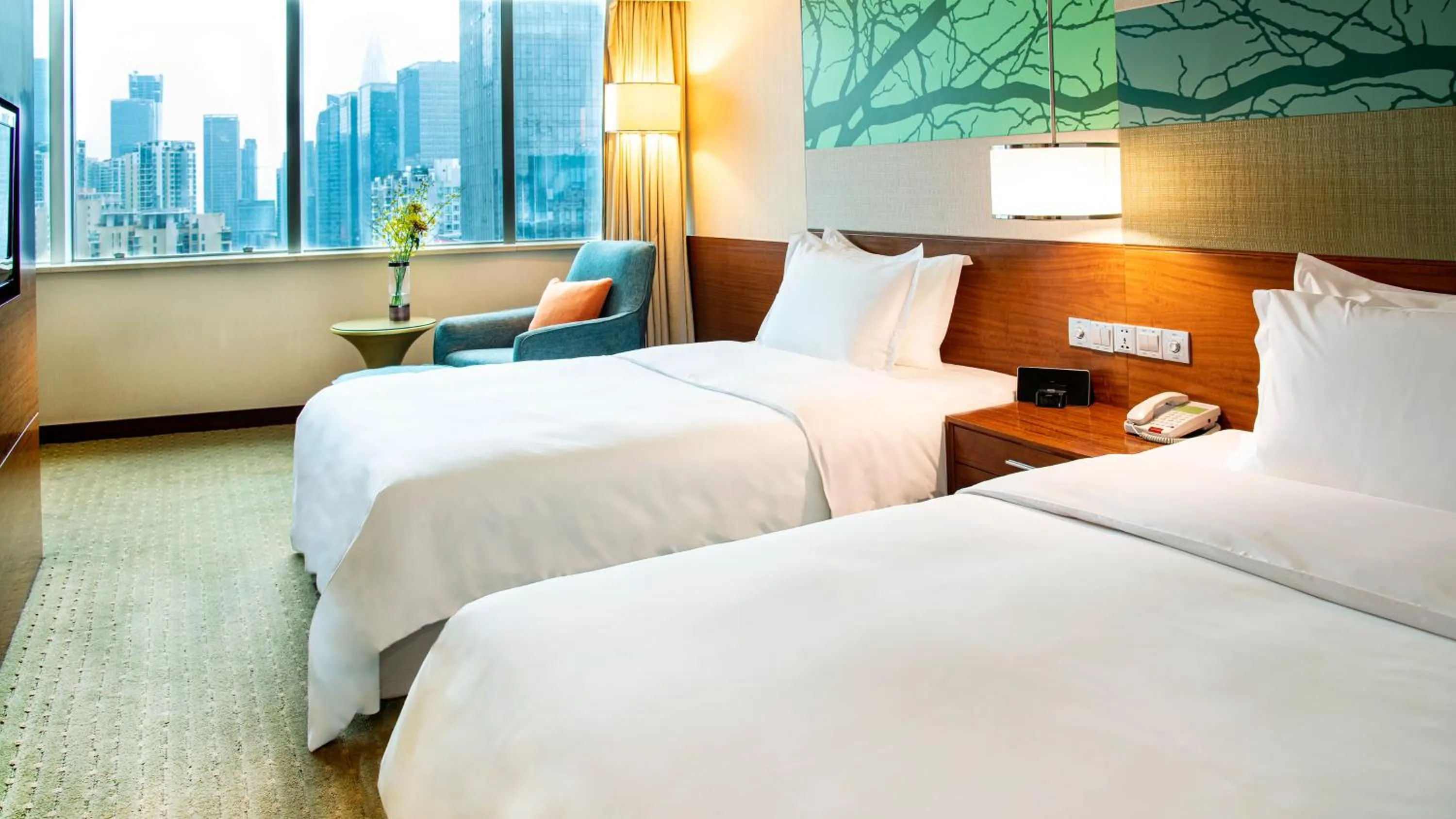 Photo of the whole room, Bed in Holiday Inn Shenzhen Donghua by IHG