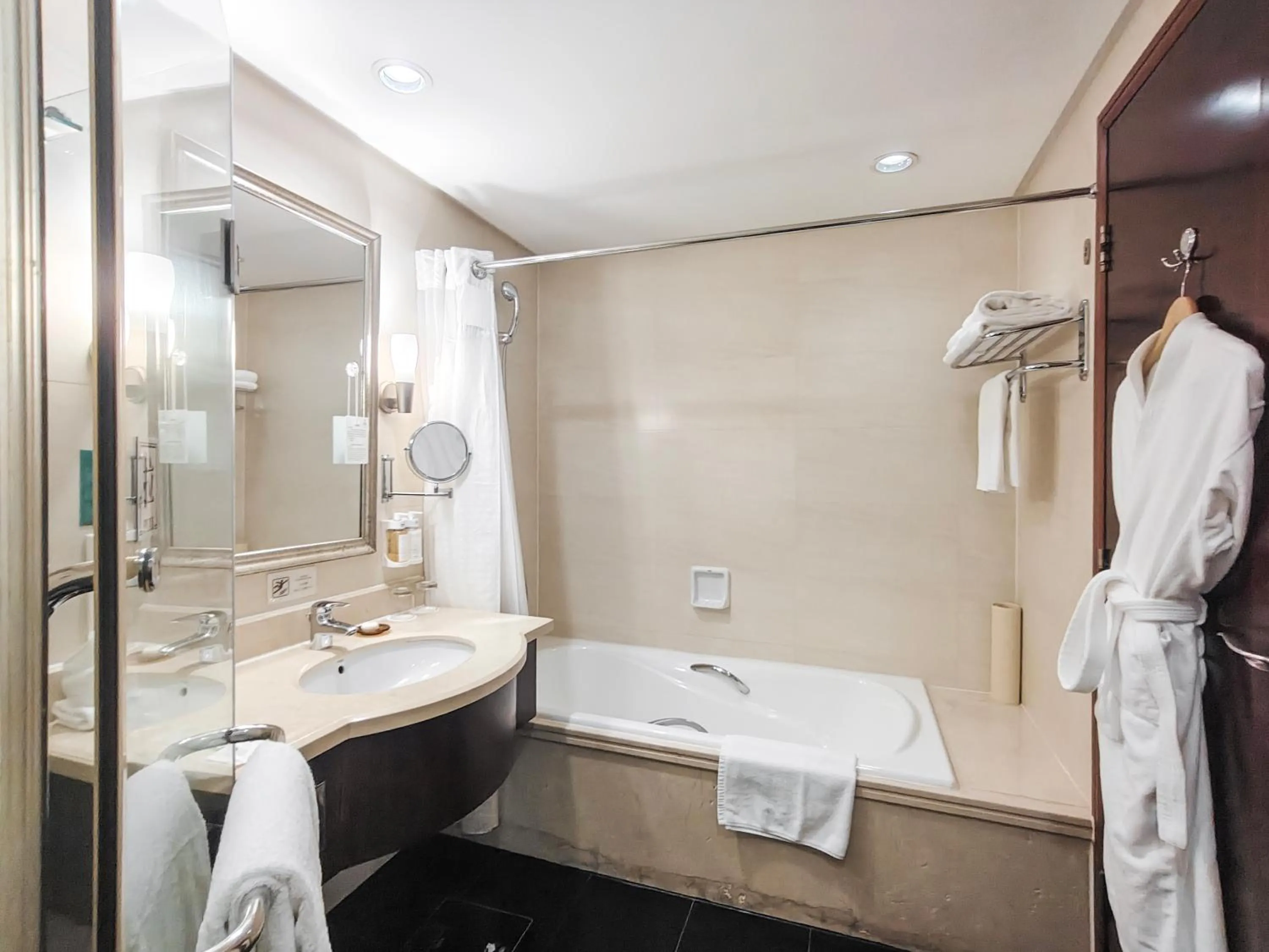 Holiday Inn Shenzhen Donghua by IHG