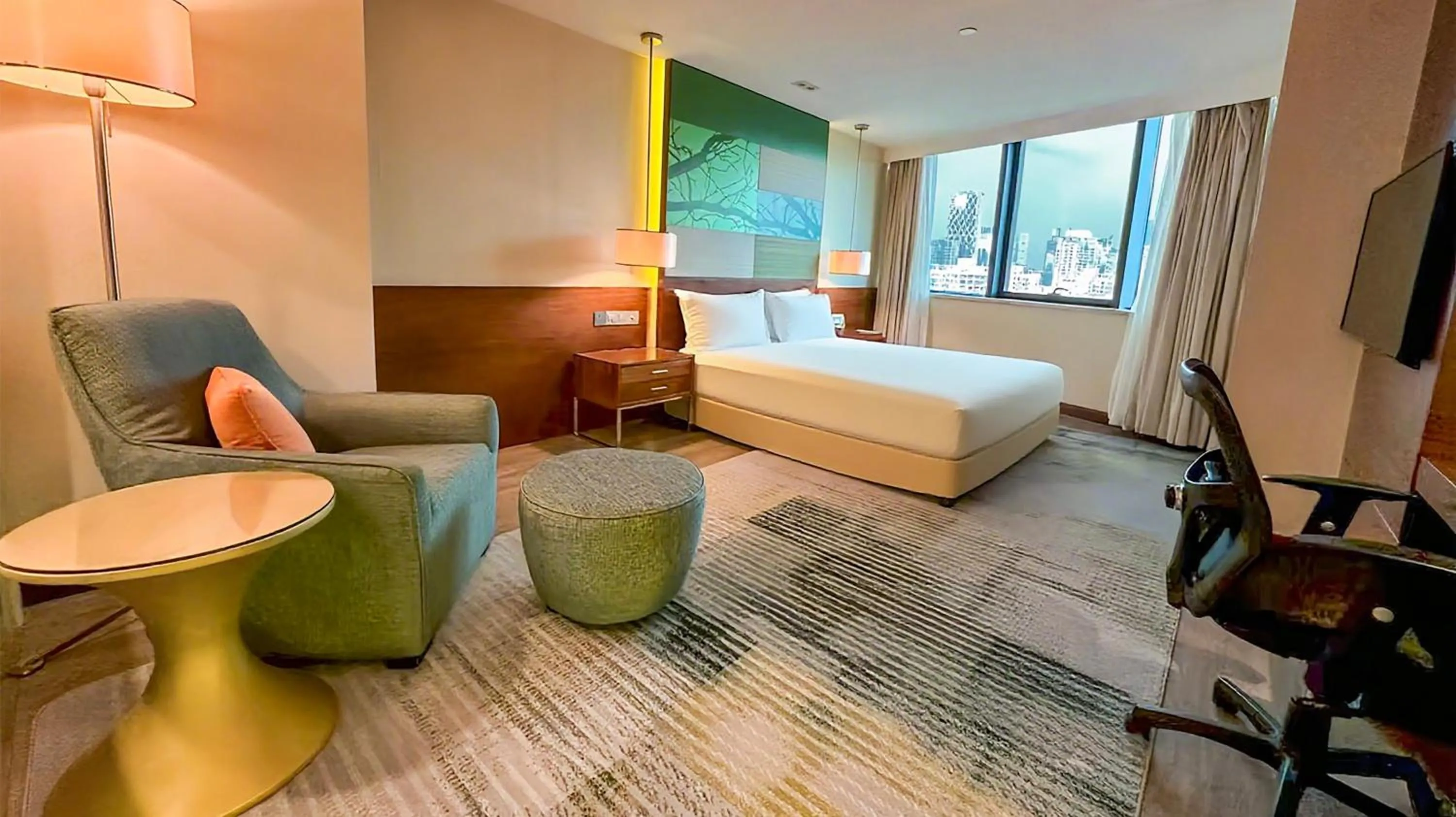 Bed in Holiday Inn Shenzhen Donghua by IHG