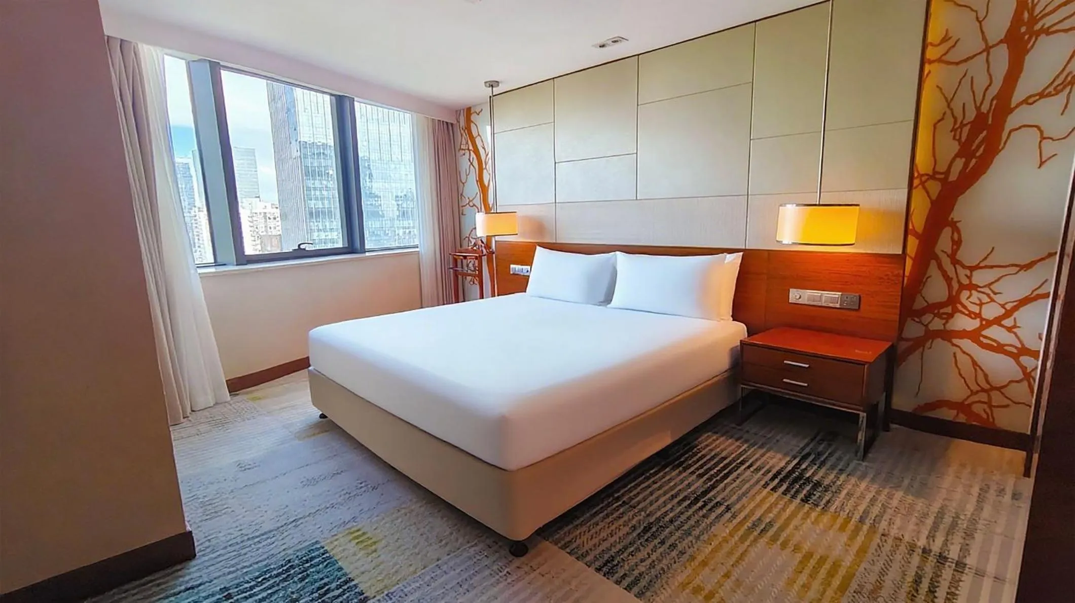 Photo of the whole room, Bed in Holiday Inn Shenzhen Donghua by IHG
