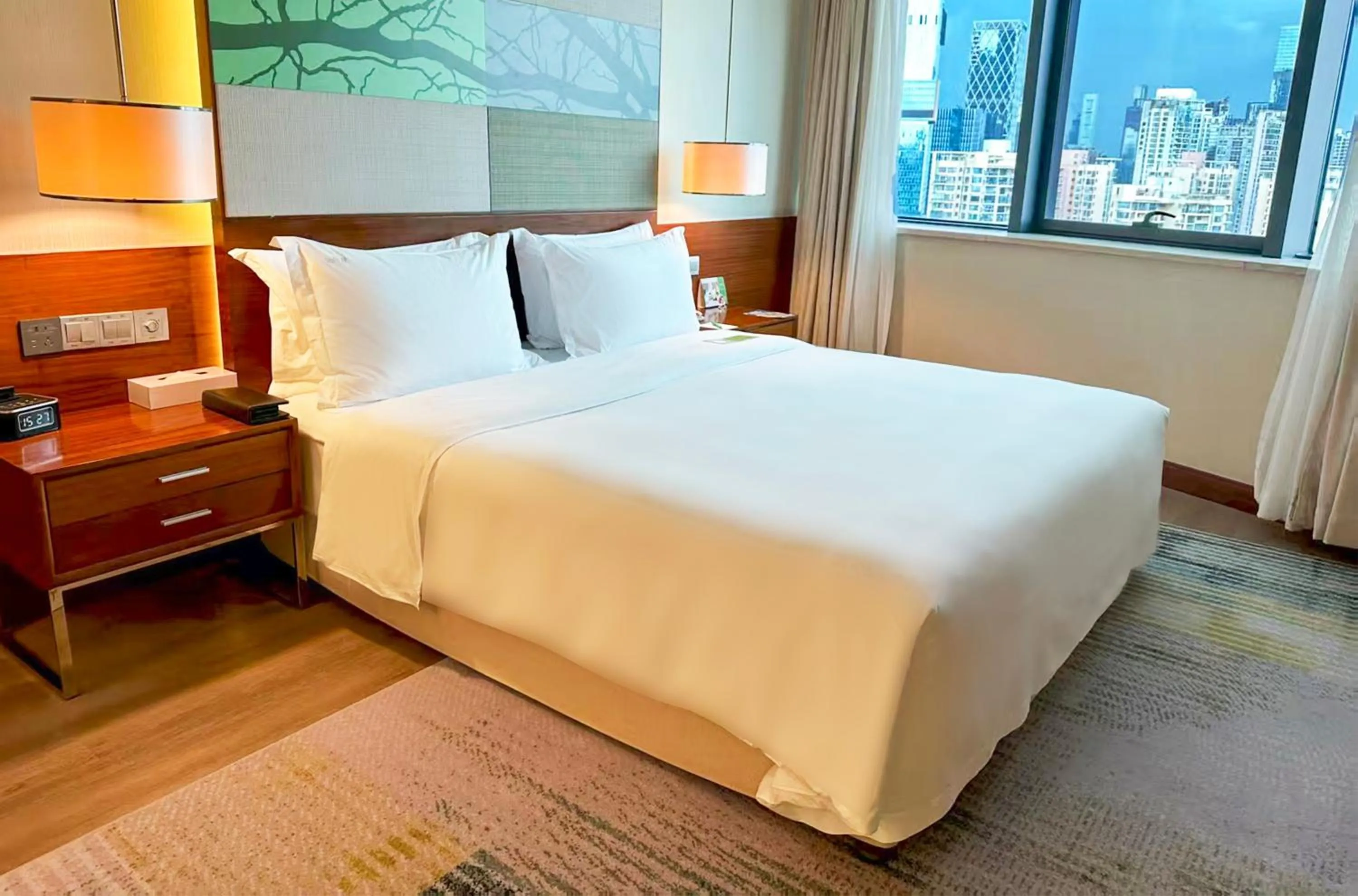 Bed in Holiday Inn Shenzhen Donghua by IHG