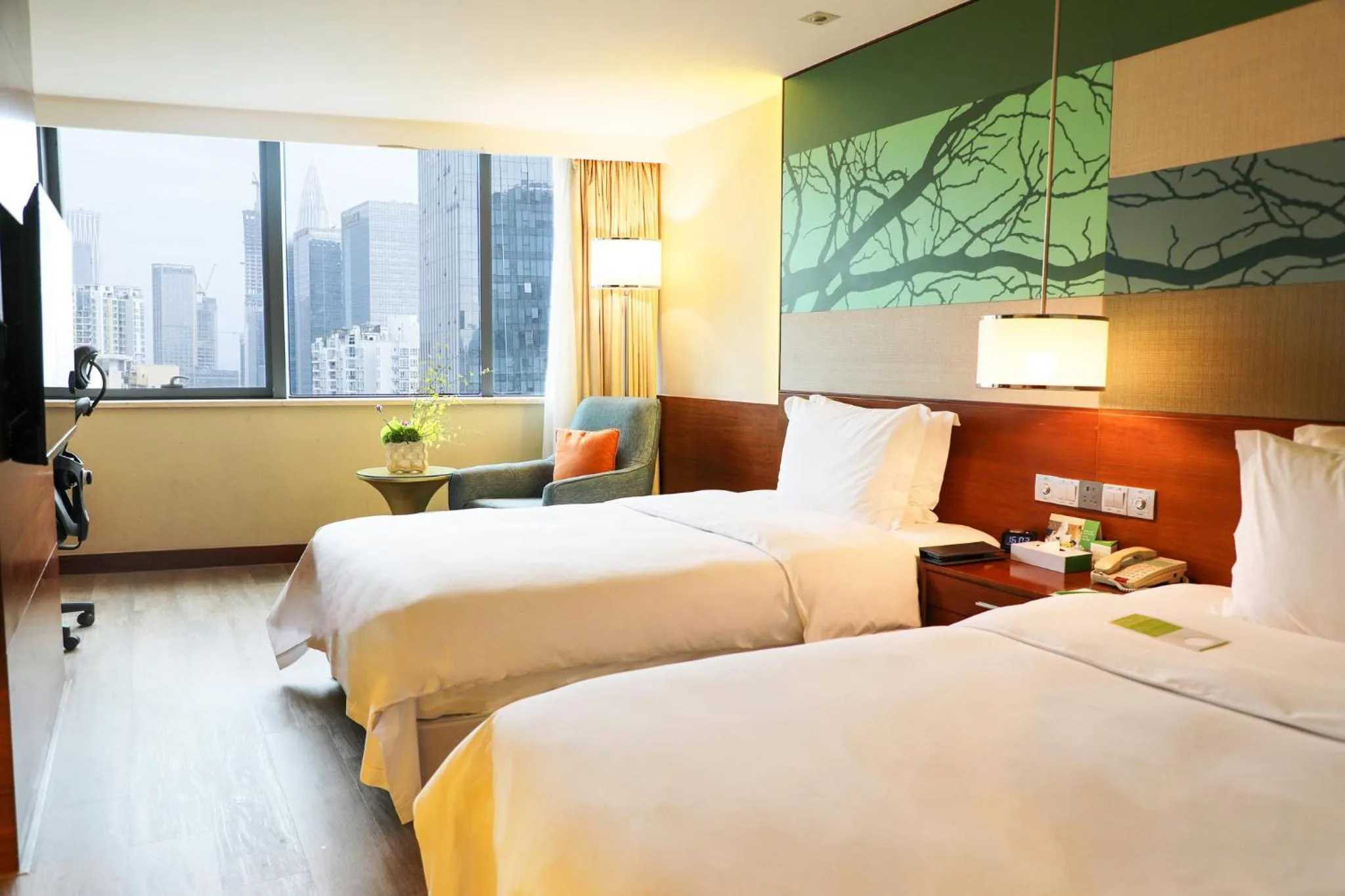 Photo of the whole room, Bed in Holiday Inn Shenzhen Donghua by IHG