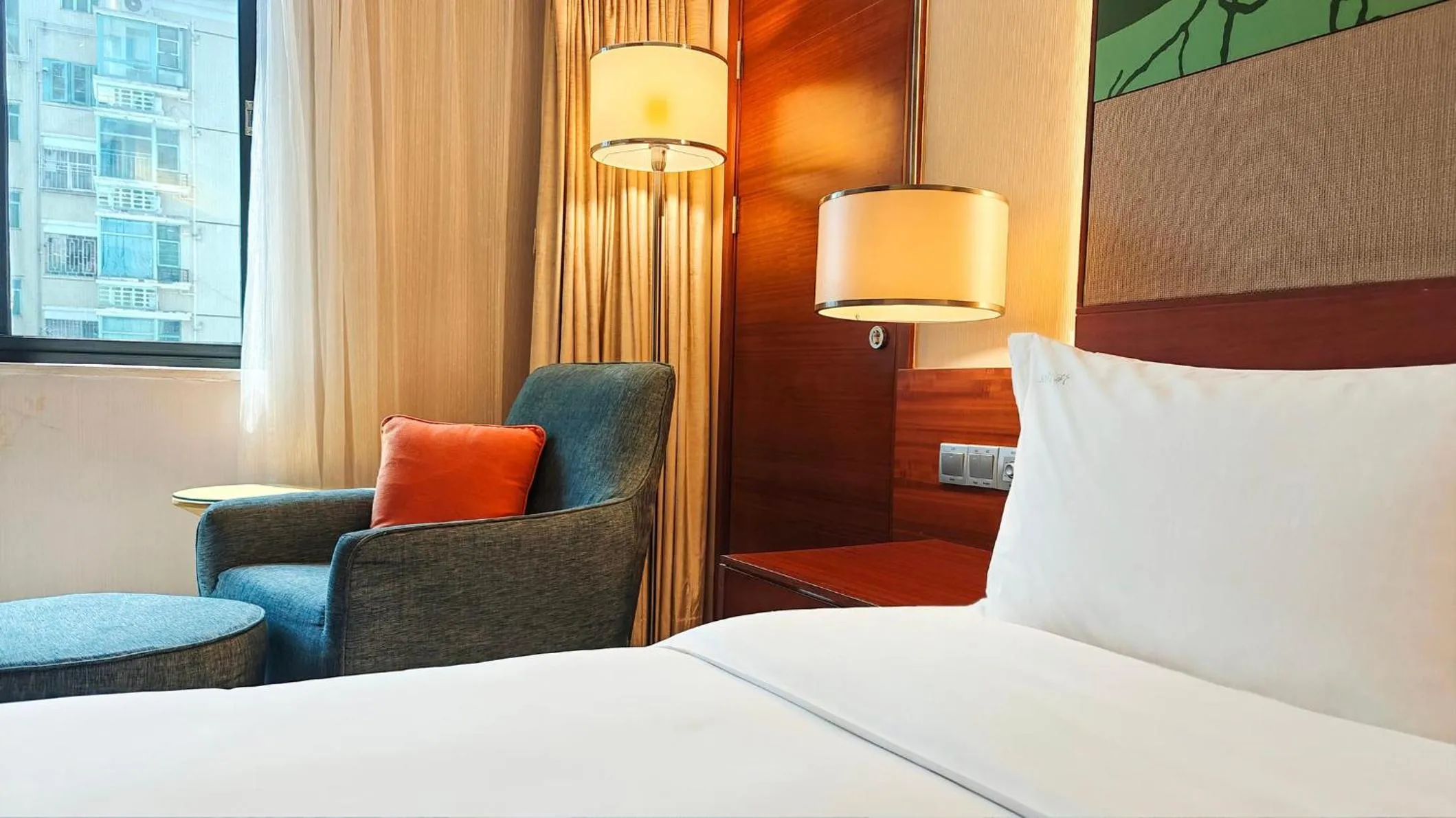Photo of the whole room, Bed in Holiday Inn Shenzhen Donghua by IHG
