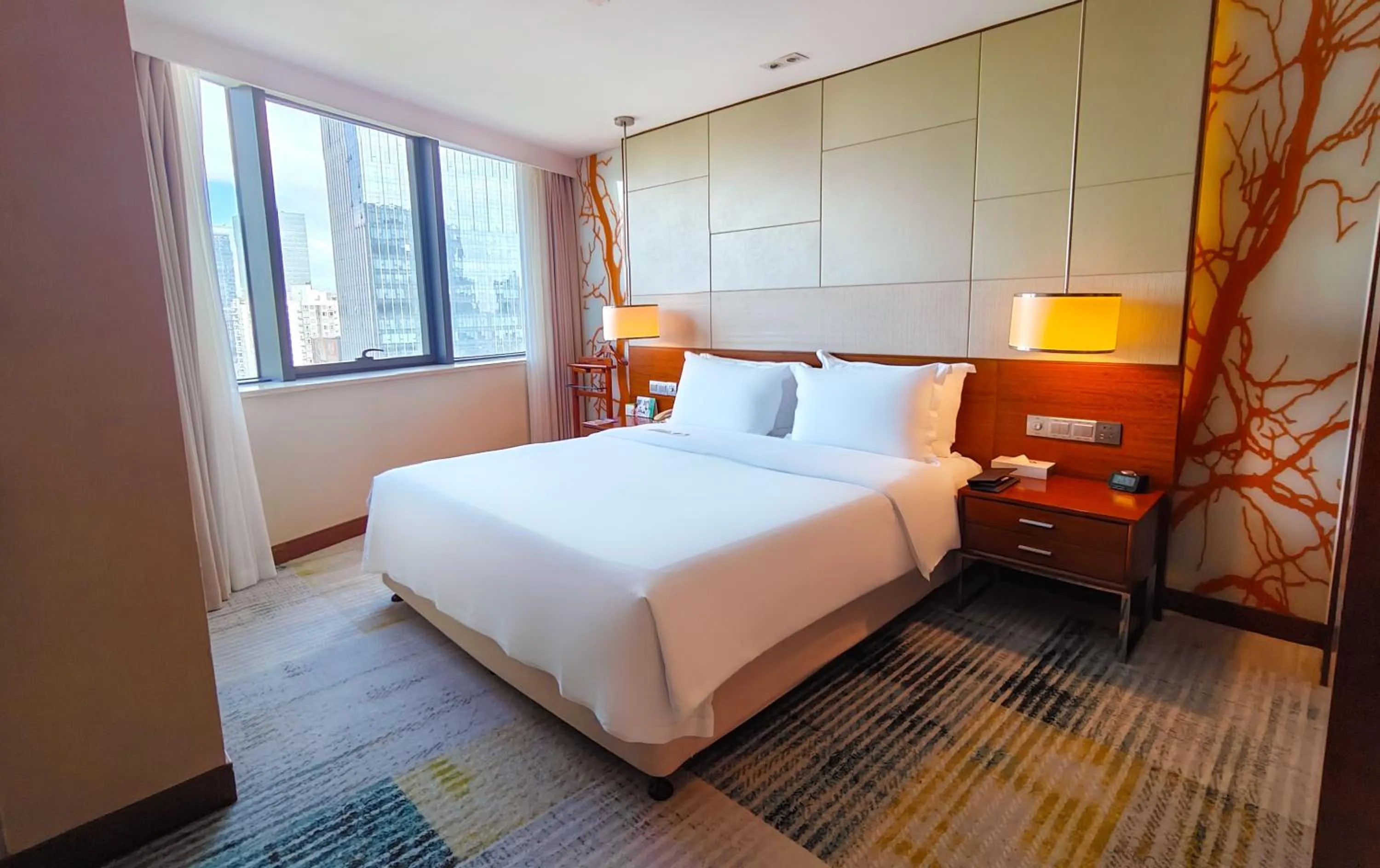 Bed in Holiday Inn Shenzhen Donghua by IHG
