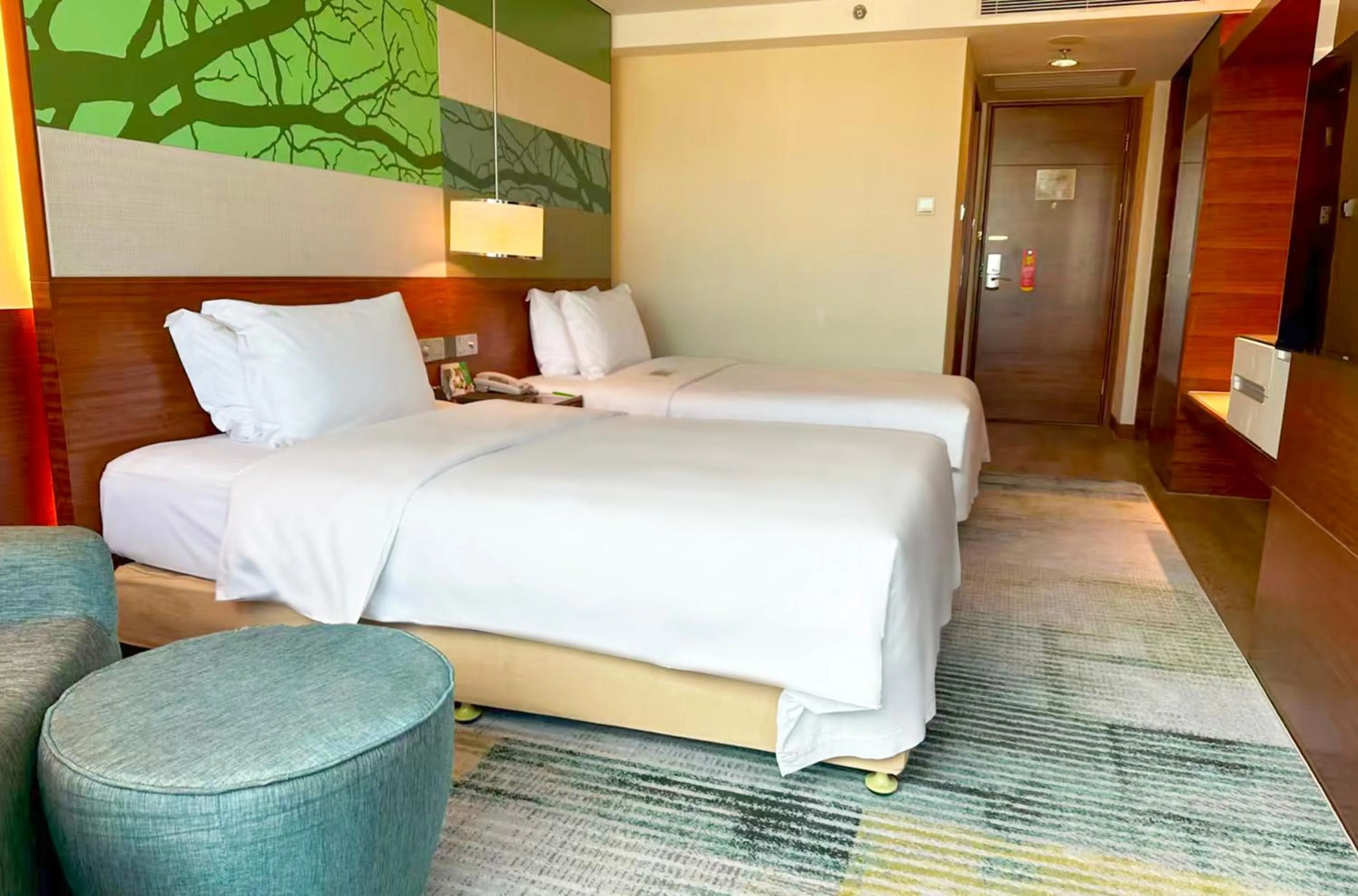 Bed in Holiday Inn Shenzhen Donghua by IHG