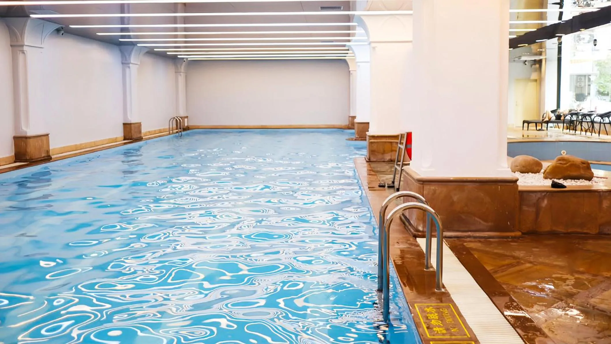 Swimming pool in Holiday Inn Shenzhen Donghua by IHG