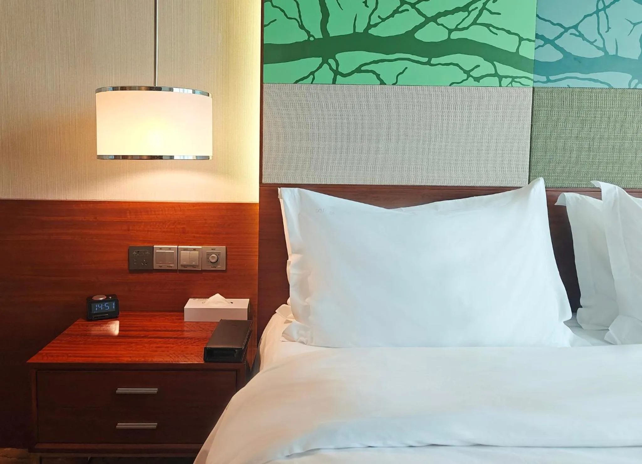 Photo of the whole room, Bed in Holiday Inn Shenzhen Donghua by IHG