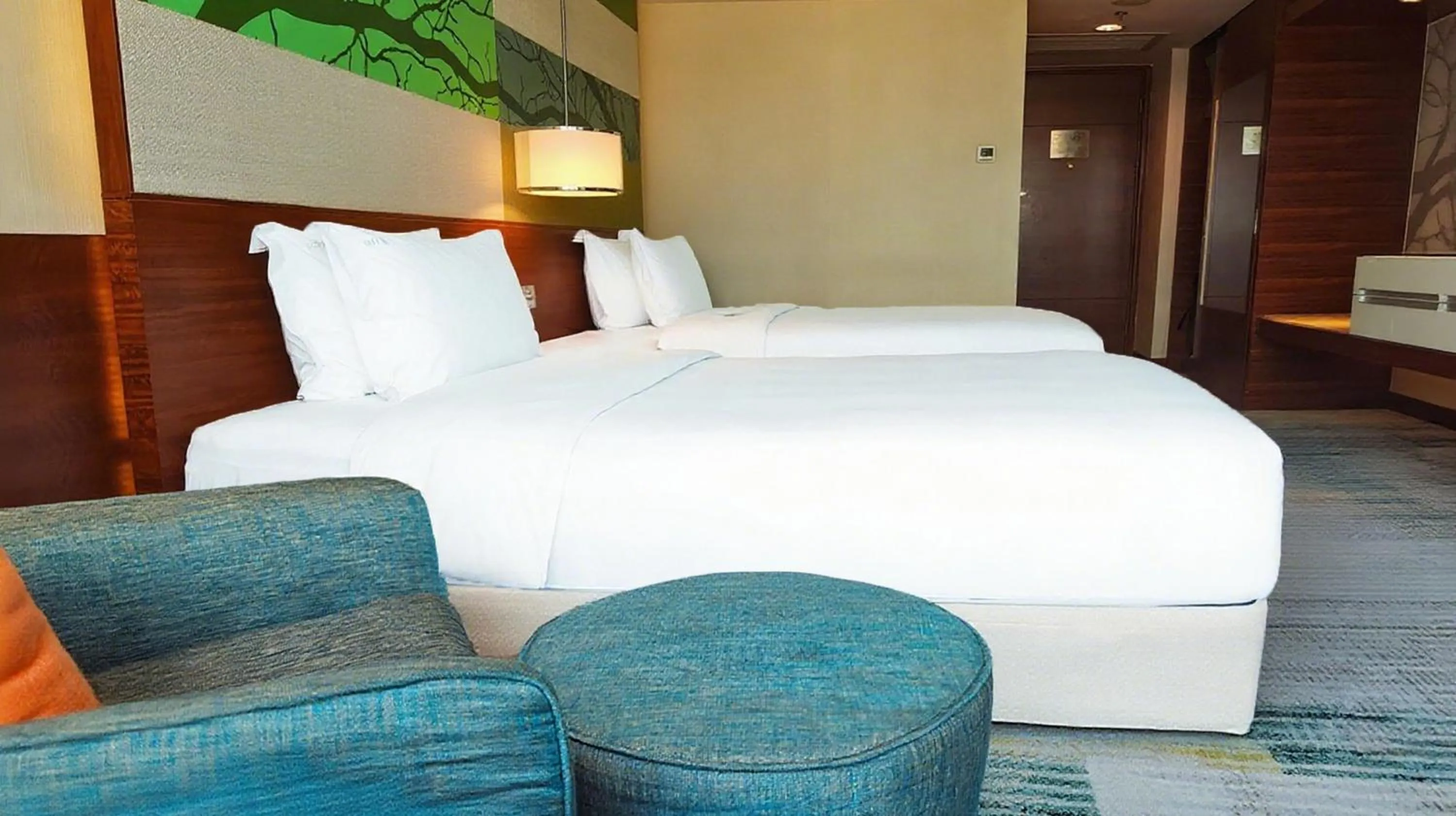 Bed in Holiday Inn Shenzhen Donghua by IHG