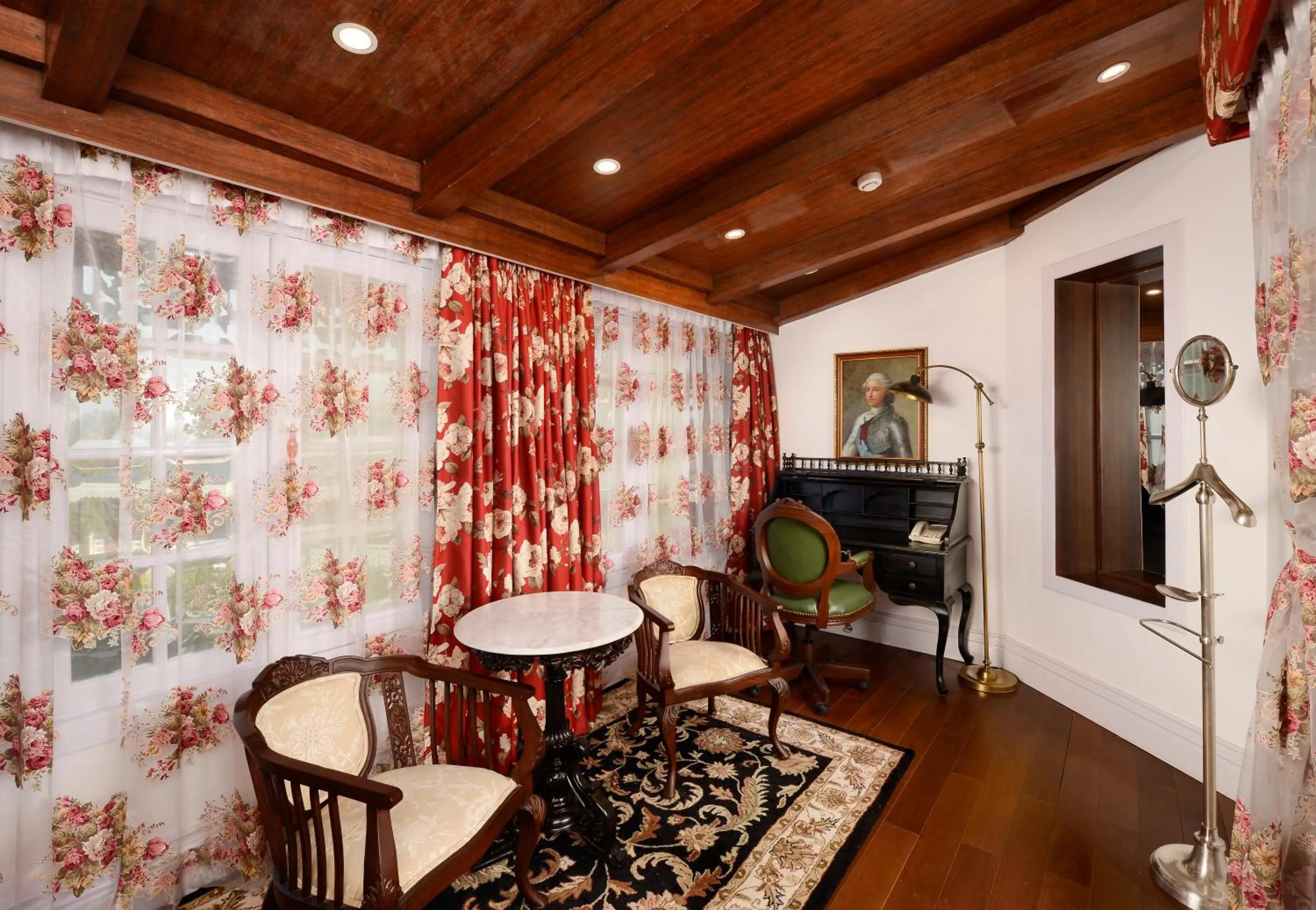 Living room in MAYFAIR Himalayan Spa Resort