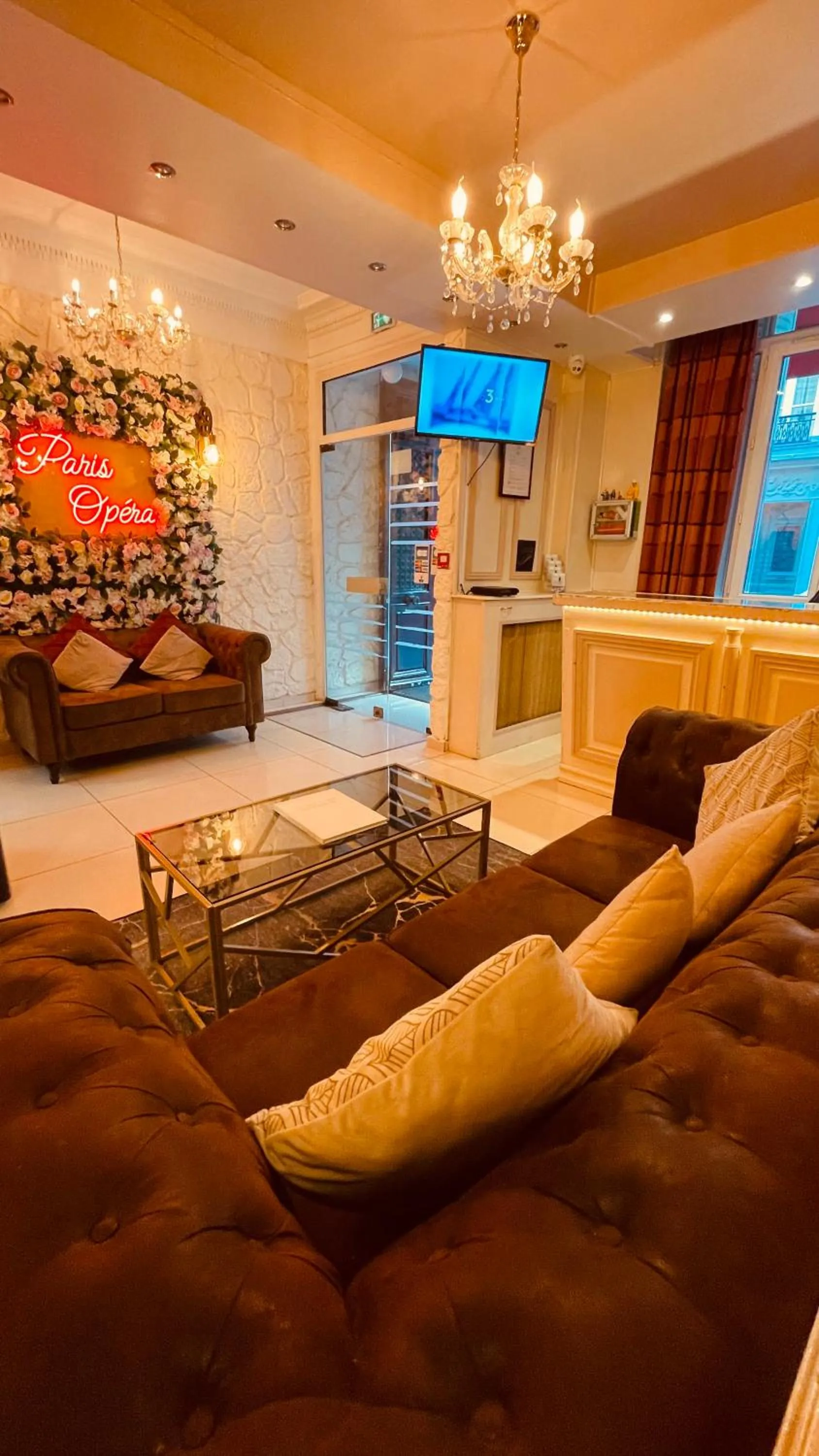 TV and multimedia in Pavillon Opéra Lafayette