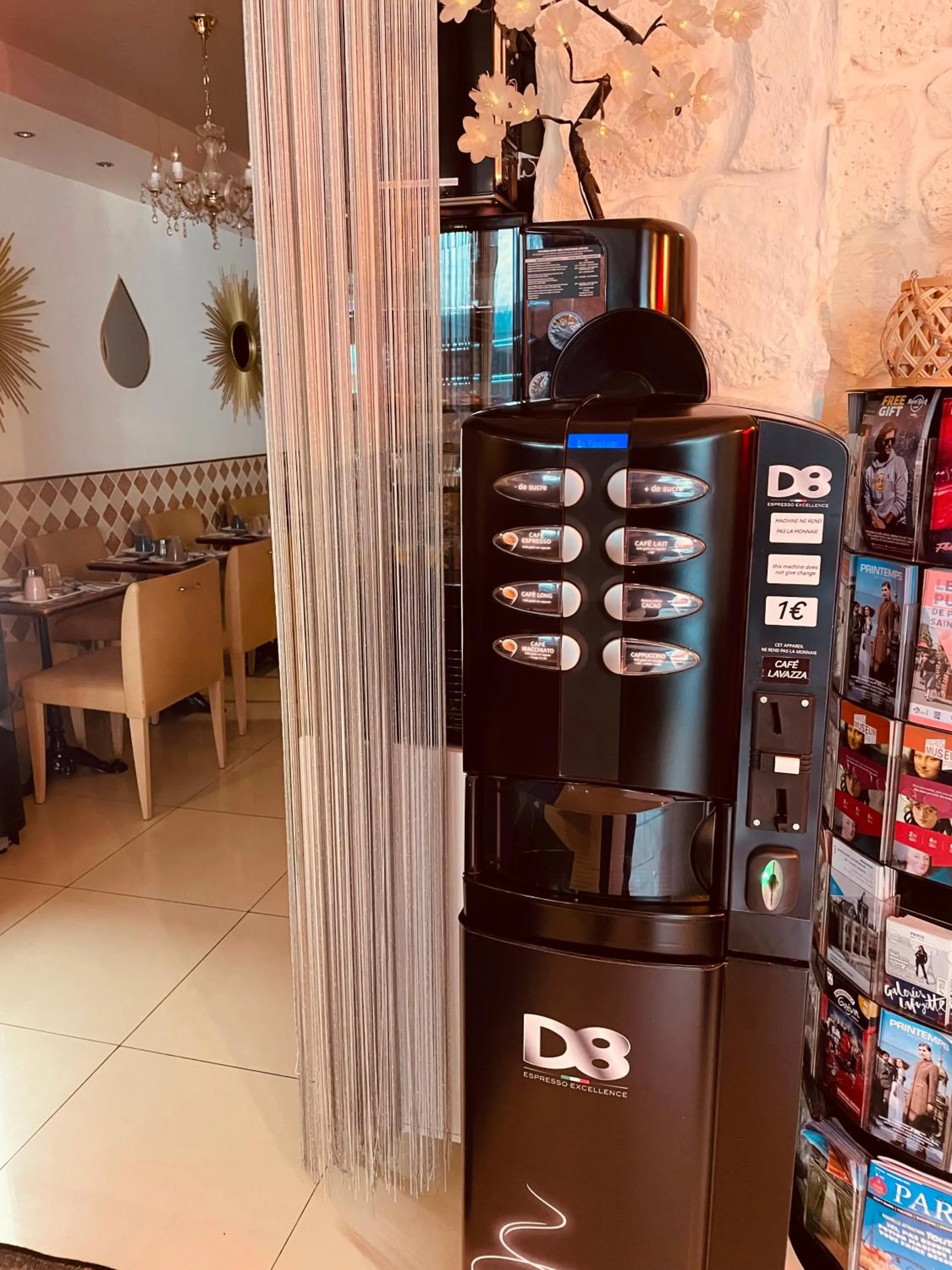 vending machine in Pavillon Opéra Lafayette