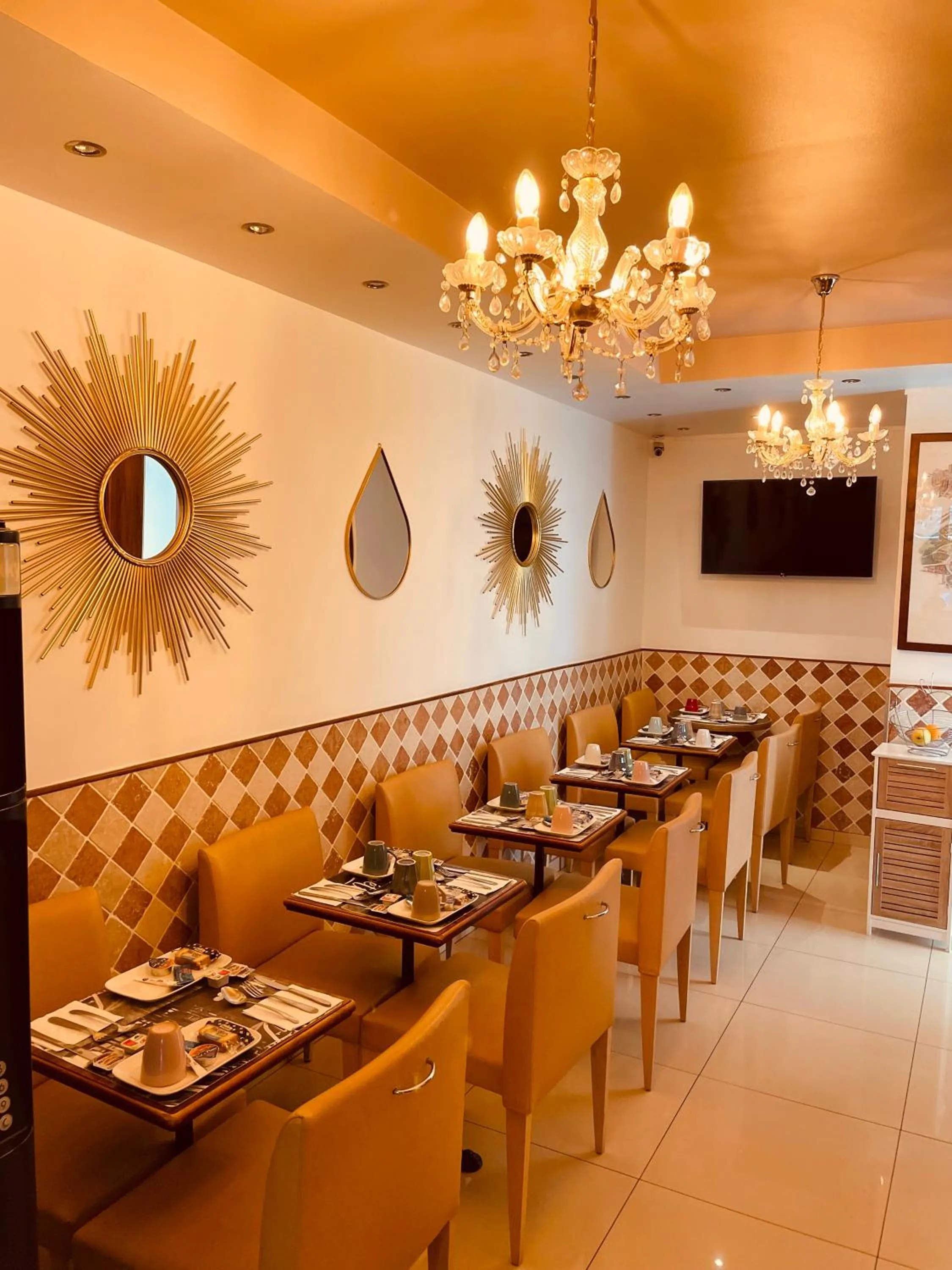 TV and multimedia in Pavillon Opéra Lafayette