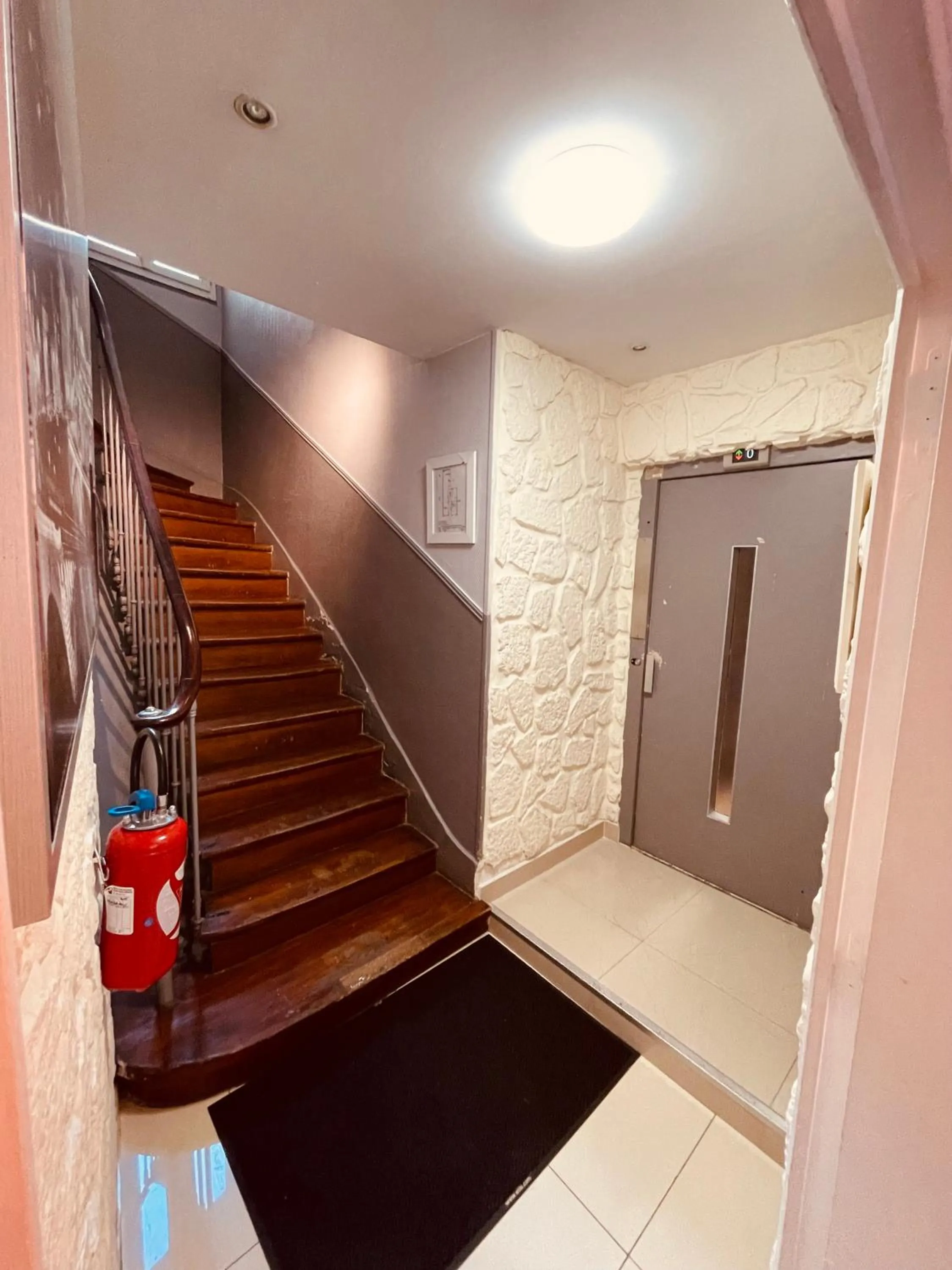 elevator in Pavillon Opéra Lafayette