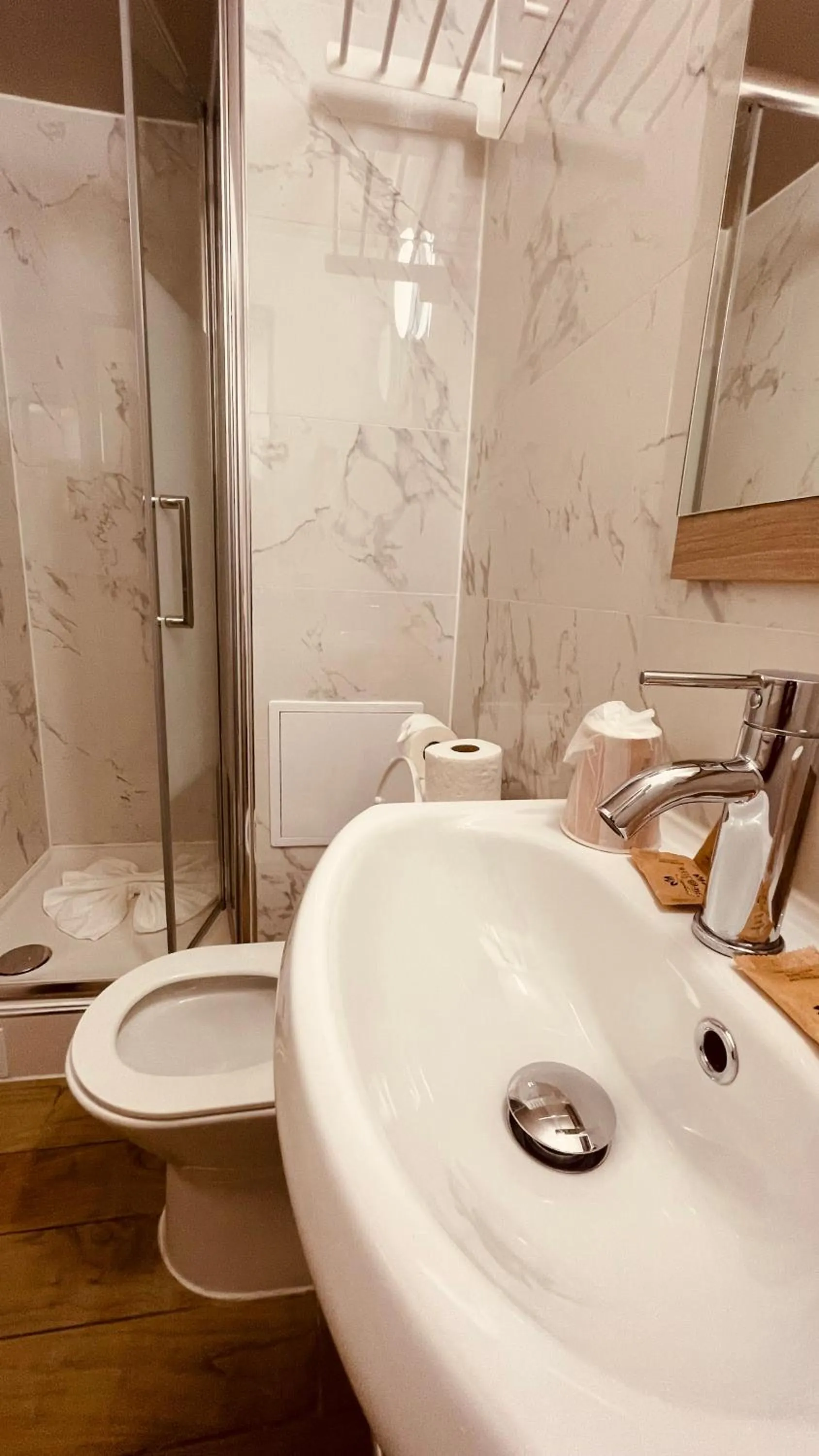 Bathroom in Pavillon Opéra Lafayette