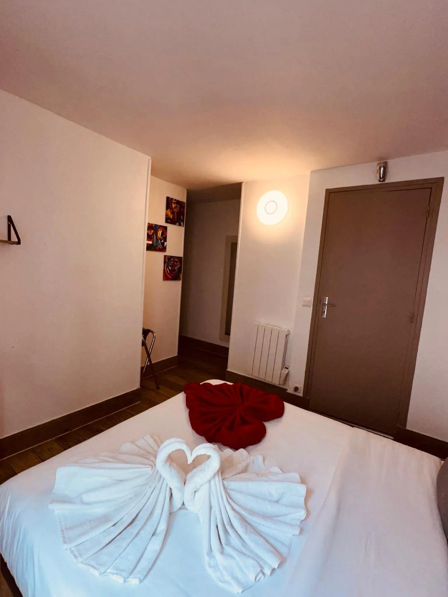 Photo of the whole room, Bed in Pavillon Opéra Lafayette