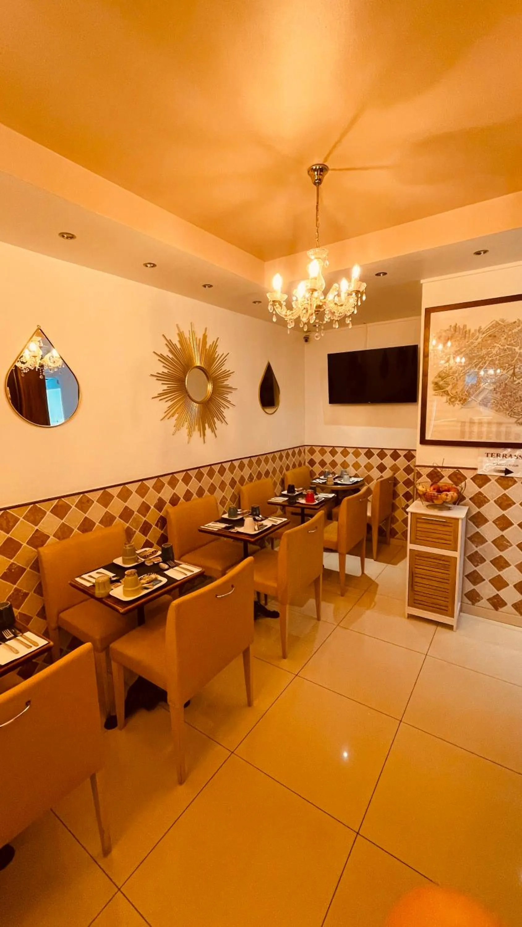 Breakfast in Pavillon Opéra Lafayette