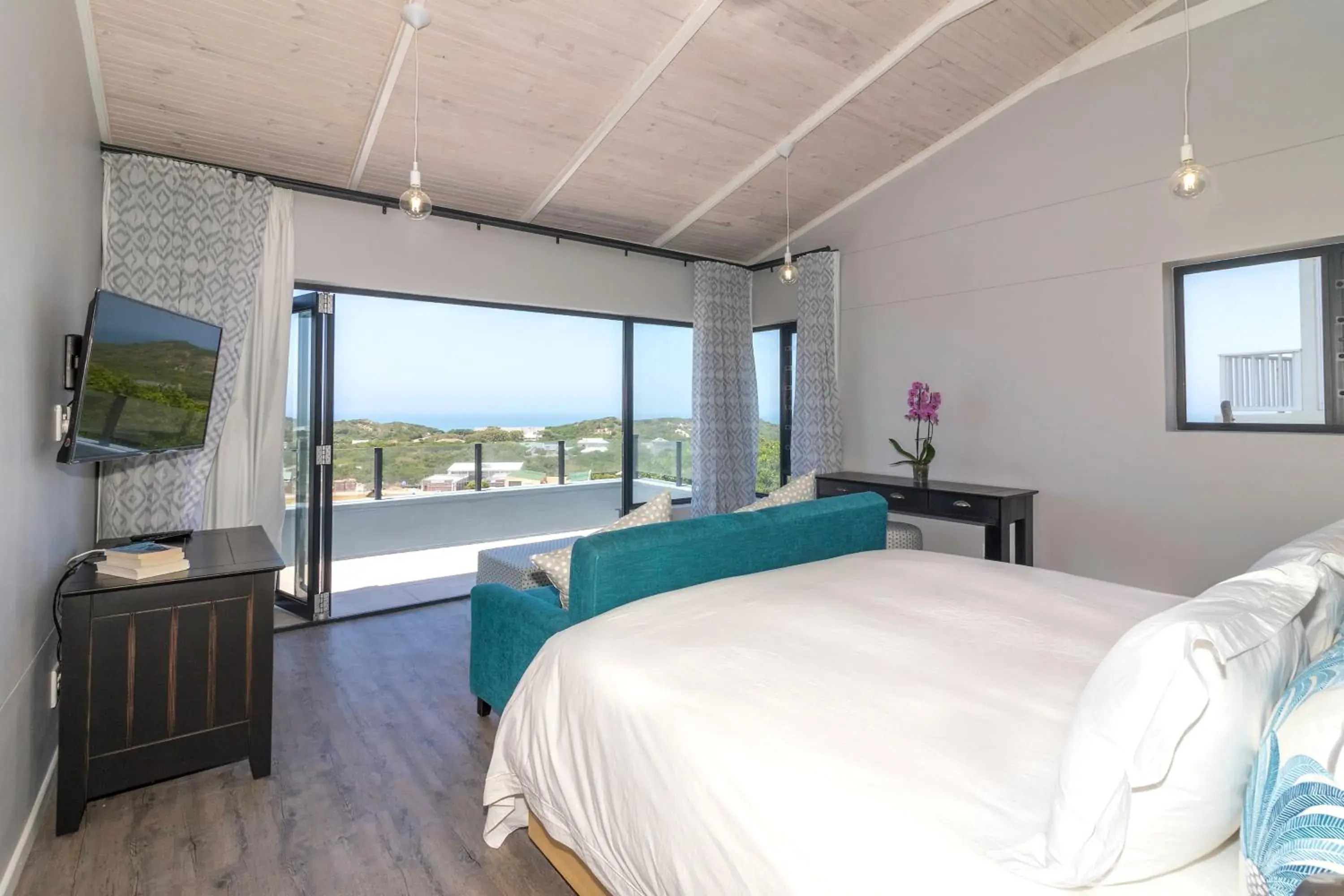 Deluxe Double or Twin Room with Sea View in Sky Blue Guest House Deluxe Double or Twin Room with Sea View in Sky Blue Guest House