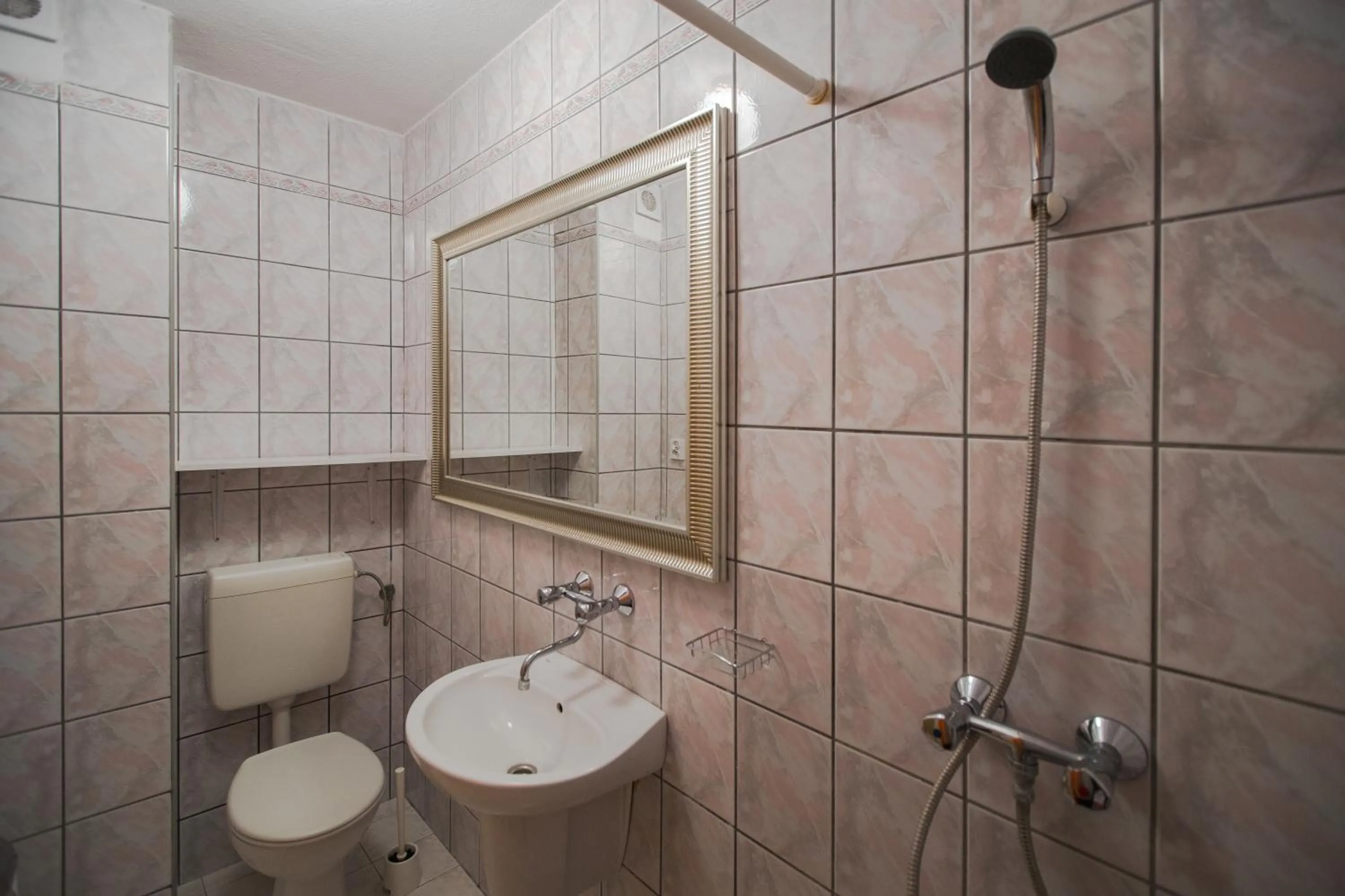Bathroom in Dom Wczasowy KORMORAN Niechorze - 300m od plaży
