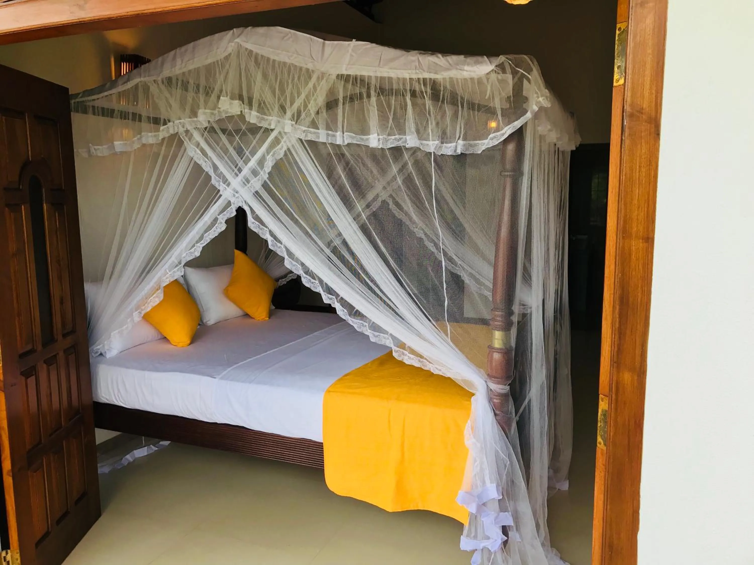 Deluxe Double Room with Balcony - single occupancy in Neli guests house