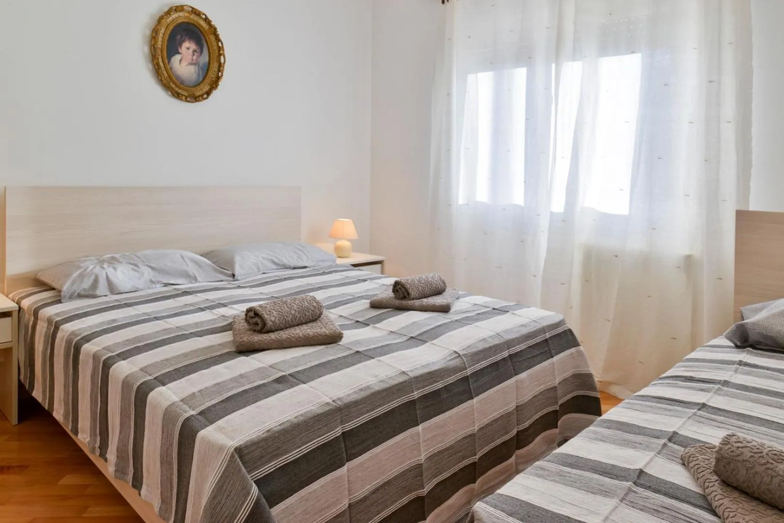 Bed in ALEKS house with apartments